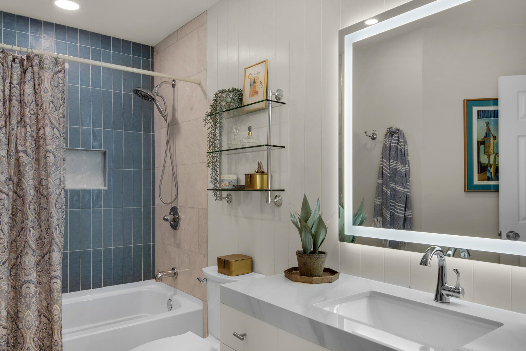 LAKESIDE CONDO AT BLUEWATER BAY - Residential