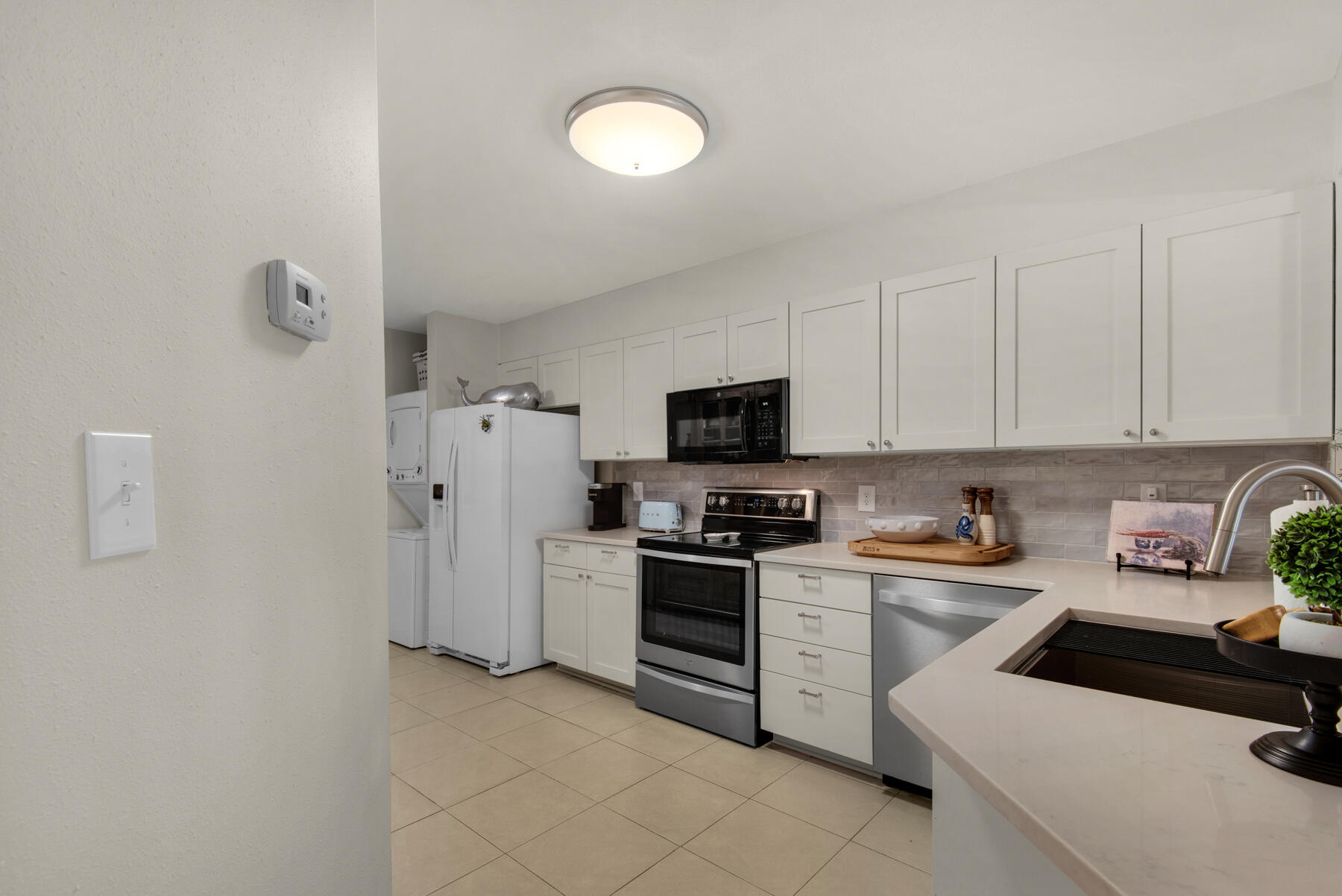 LAKESIDE CONDO AT BLUEWATER BAY - Residential