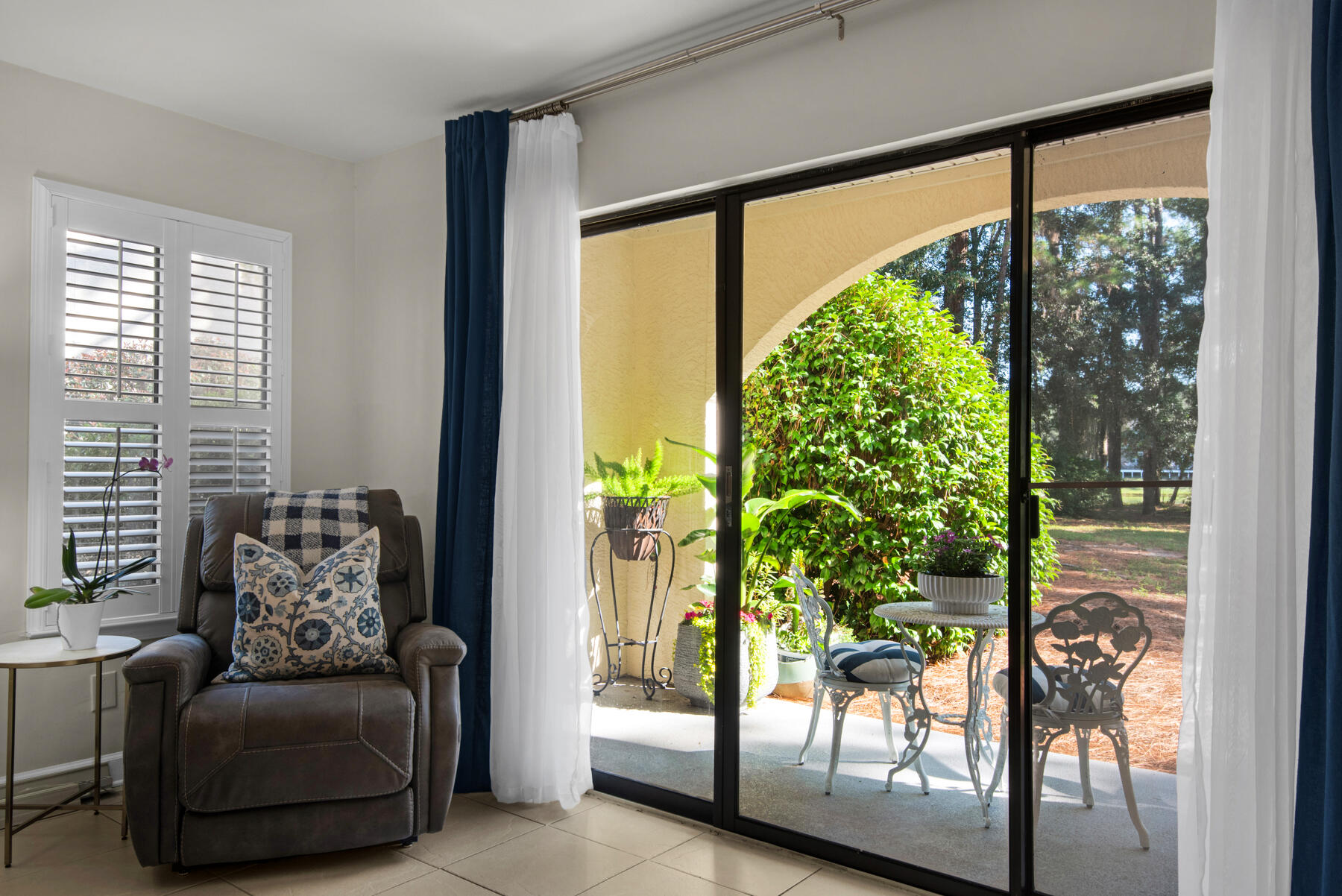 LAKESIDE CONDO AT BLUEWATER BAY - Residential