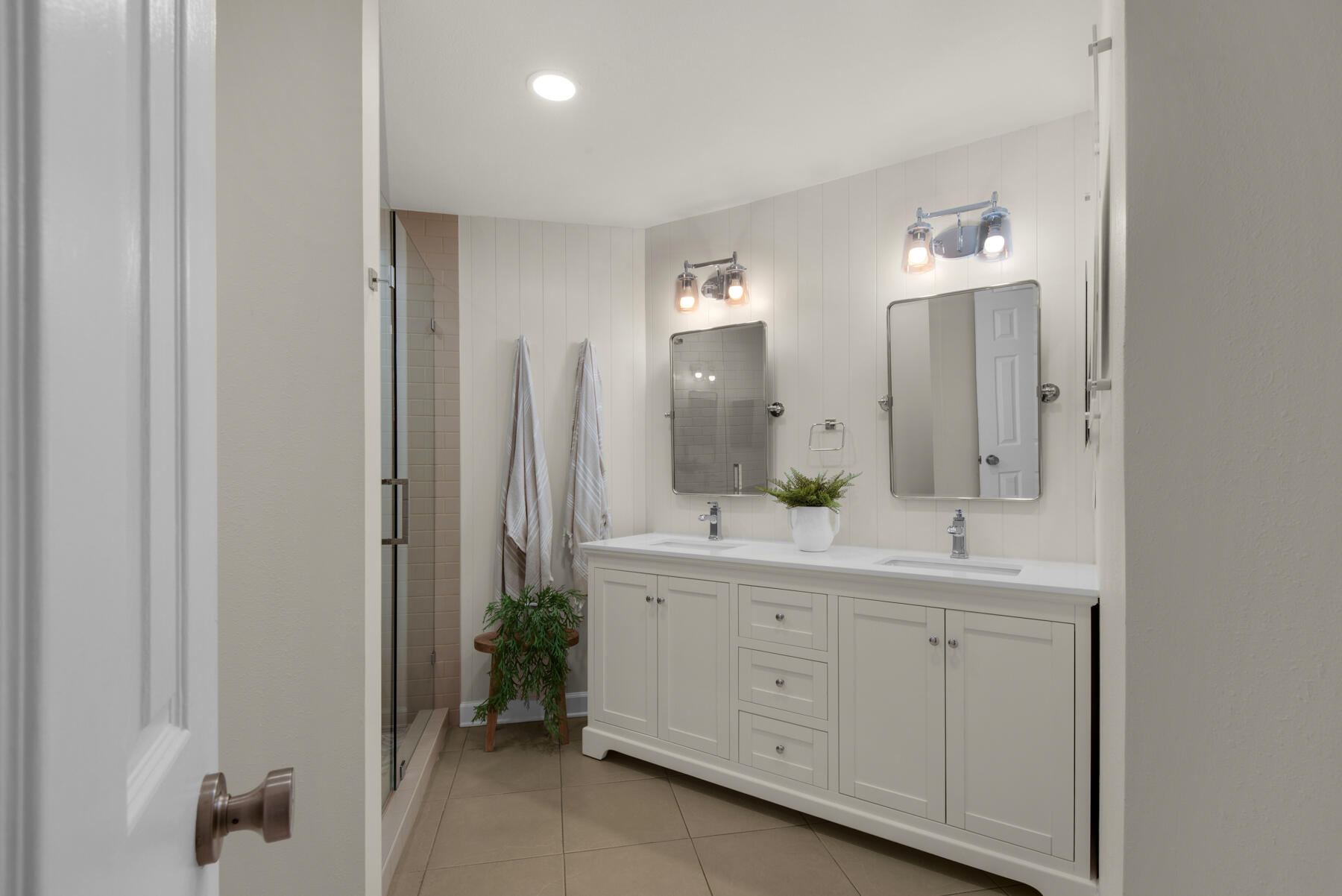LAKESIDE CONDO AT BLUEWATER BAY - Residential