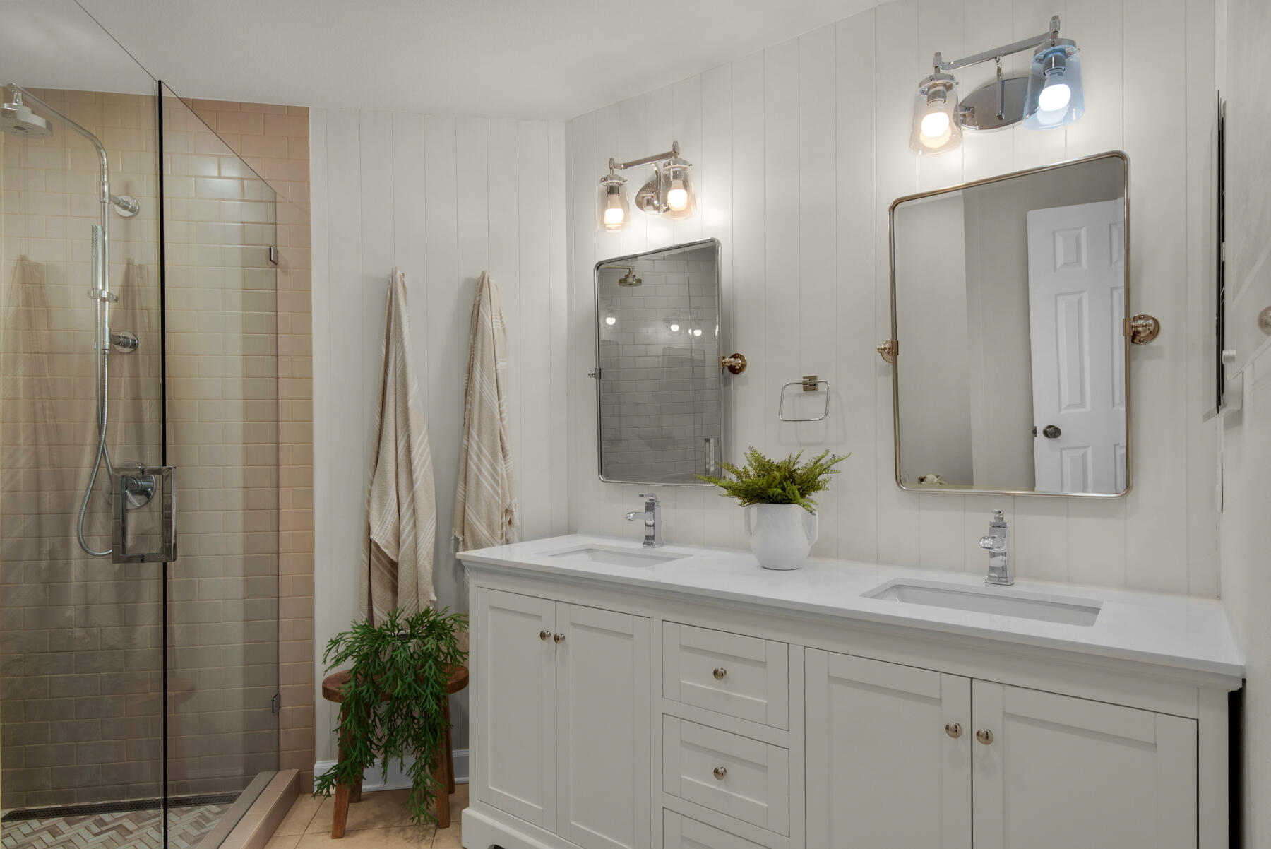 LAKESIDE CONDO AT BLUEWATER BAY - Residential