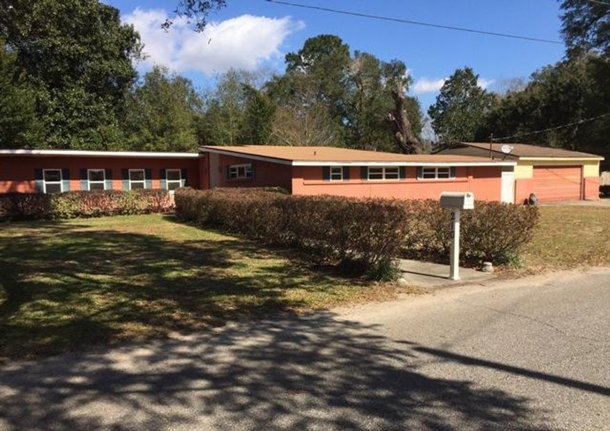 REO - VERY SPACIOUS 5 Bed, 3 Bath home situated in the Green Ridge Community. This home features vaulted ceilings in the living area with tons of natural light that floods in, an eat in kitchen with tile floors throughout & a 2 car garage. You must see the property to appreciate all that is has to offer. Don't miss out on this amazing opportunity! This property is considered Insurable with Escrow by a FHA Appraiser. Buyers may escrow funds for repairs after the close of escrow & the amount is added to the loan balance of the standard FHA Financing (203b). Please see attached Repair Escrow & PCR for details. Available to Owner Occupants for 15 days from list date.