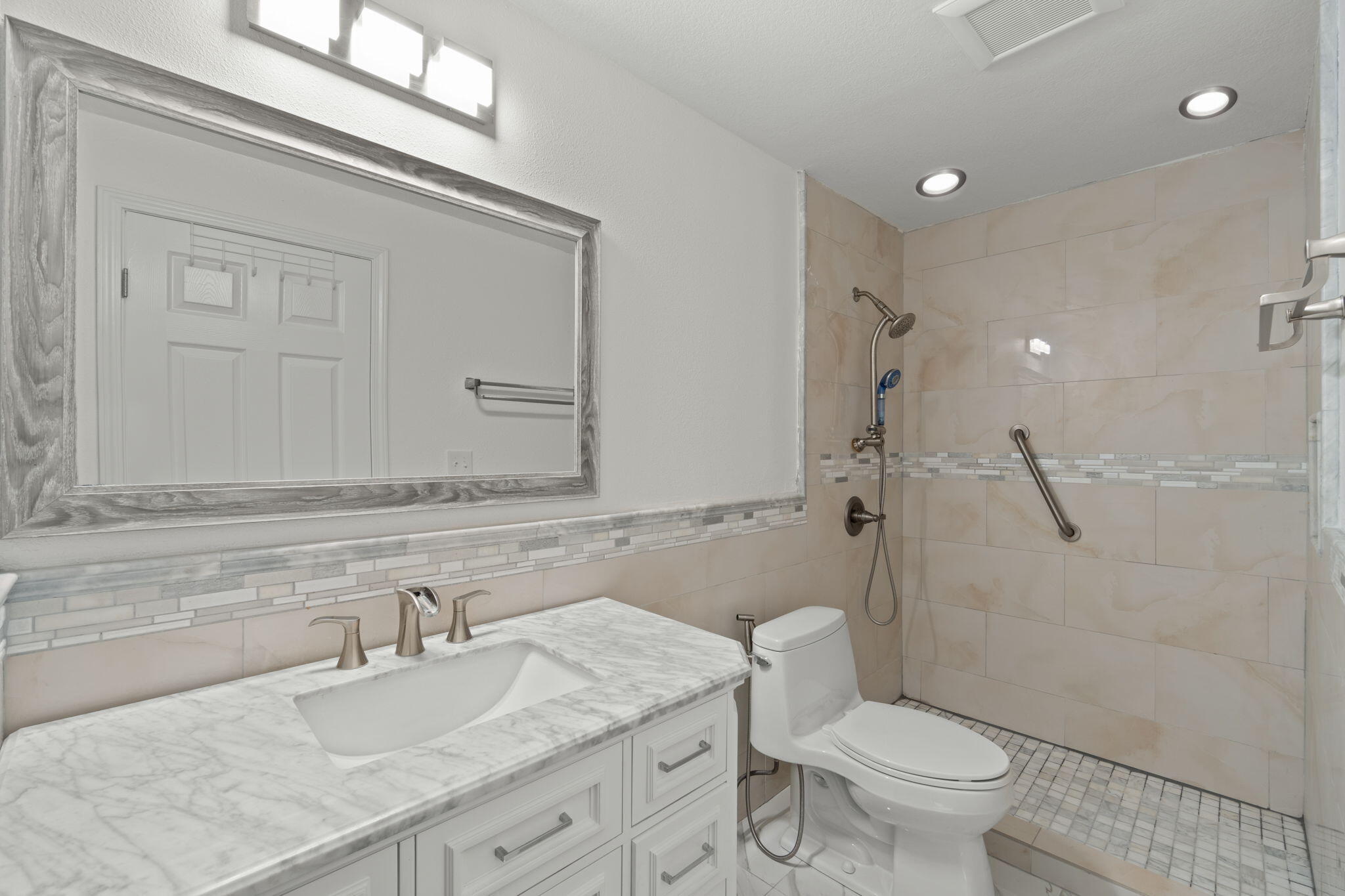 LAKE LORRAINE EST LOT 3 BLK A - Residential