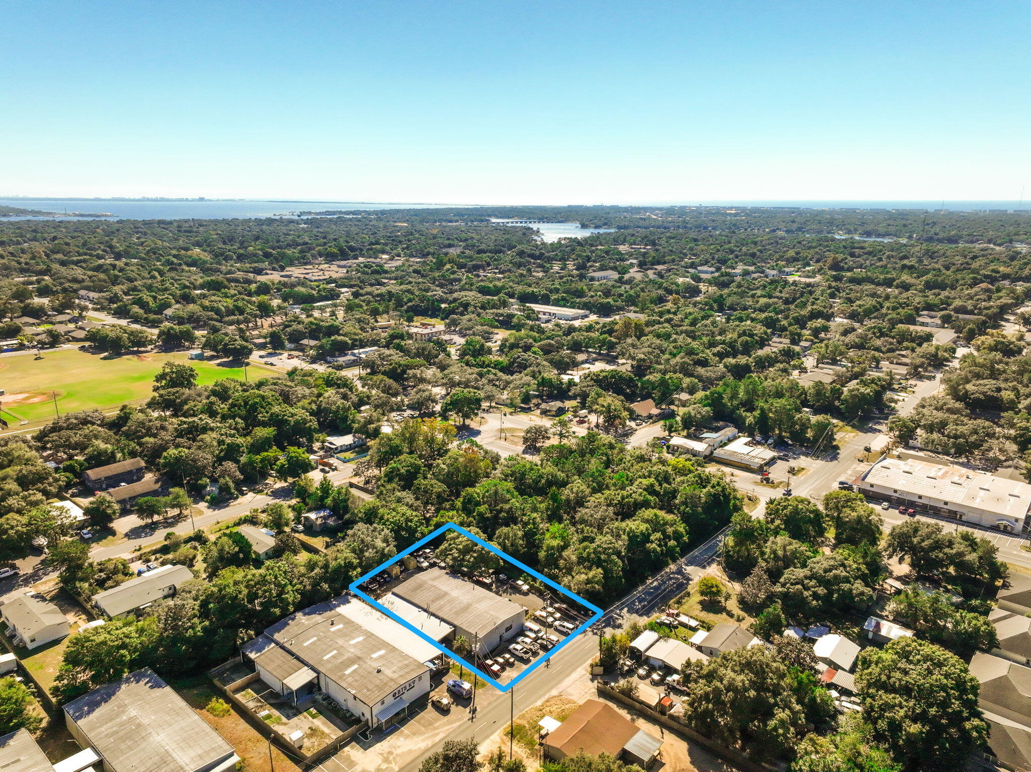 Great location! 7,325 Sq. Ft., building has 3 separate spaces, ac/heating throughout, flex building (admin), 4 roll up doors, air plumbed, and humidifier.