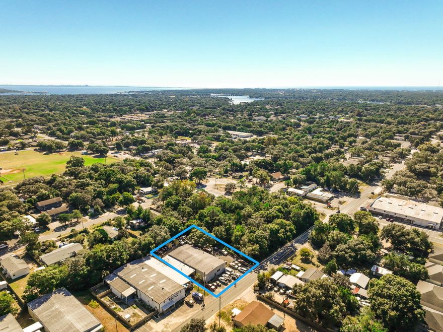 Great location! 7,325 Sq. Ft., building has 3 separate spaces, ac/heating throughout, flex building (admin), 4 roll up doors, air plumbed, and humidifier.