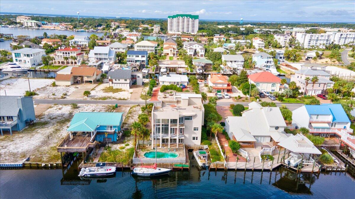HOLIDAY ISLE - Residential