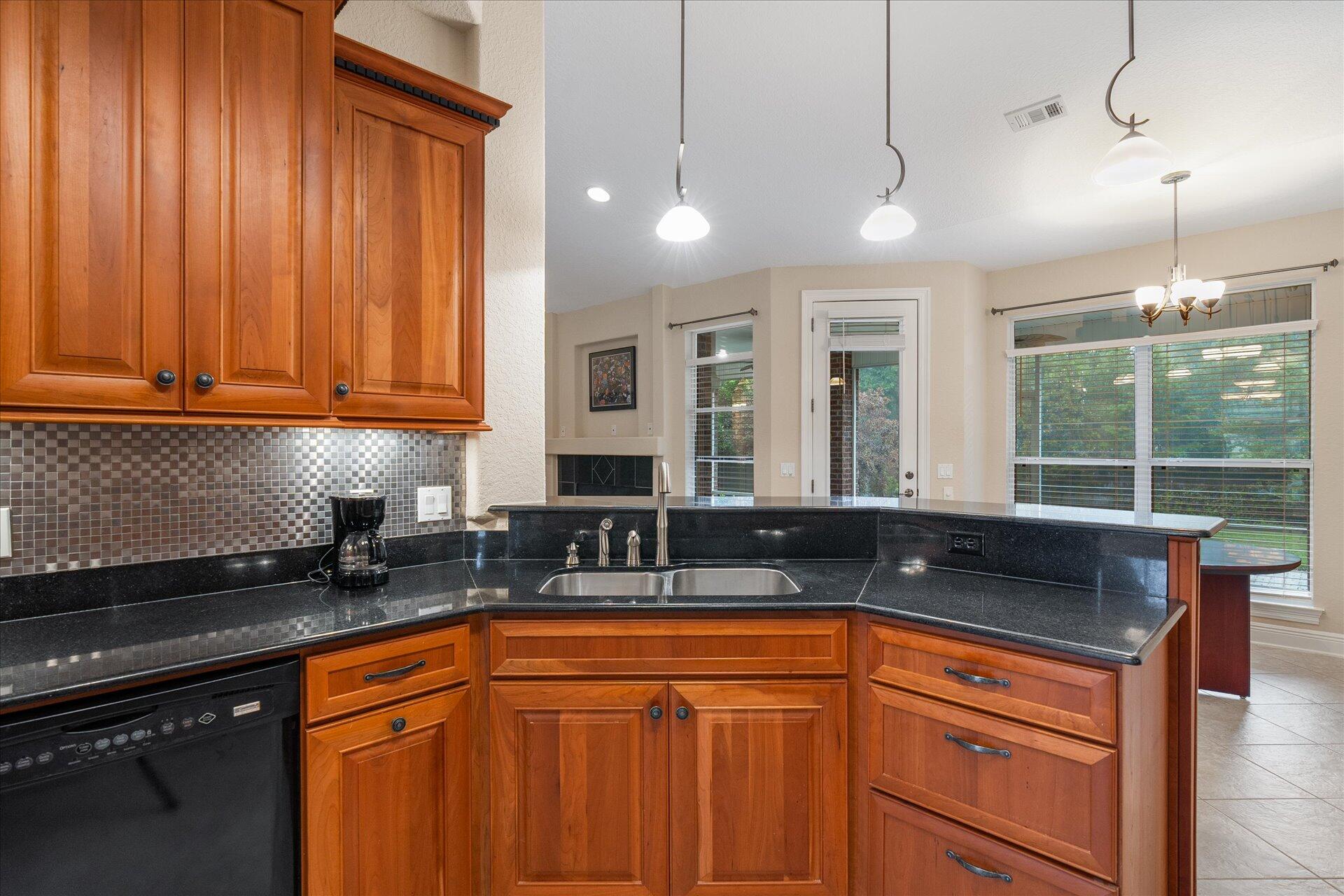 HOLLEY BY THE SEA - Residential