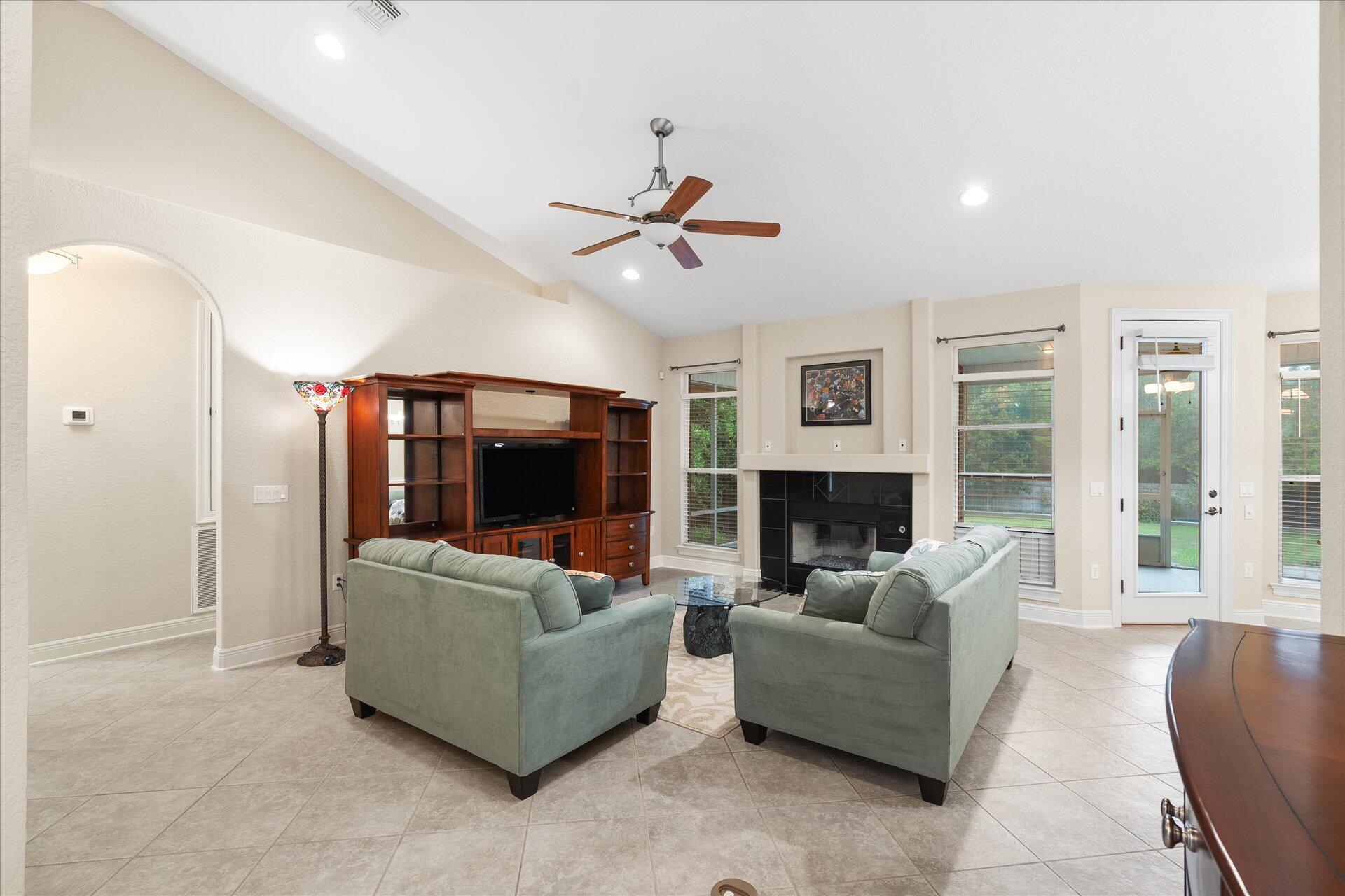 HOLLEY BY THE SEA - Residential