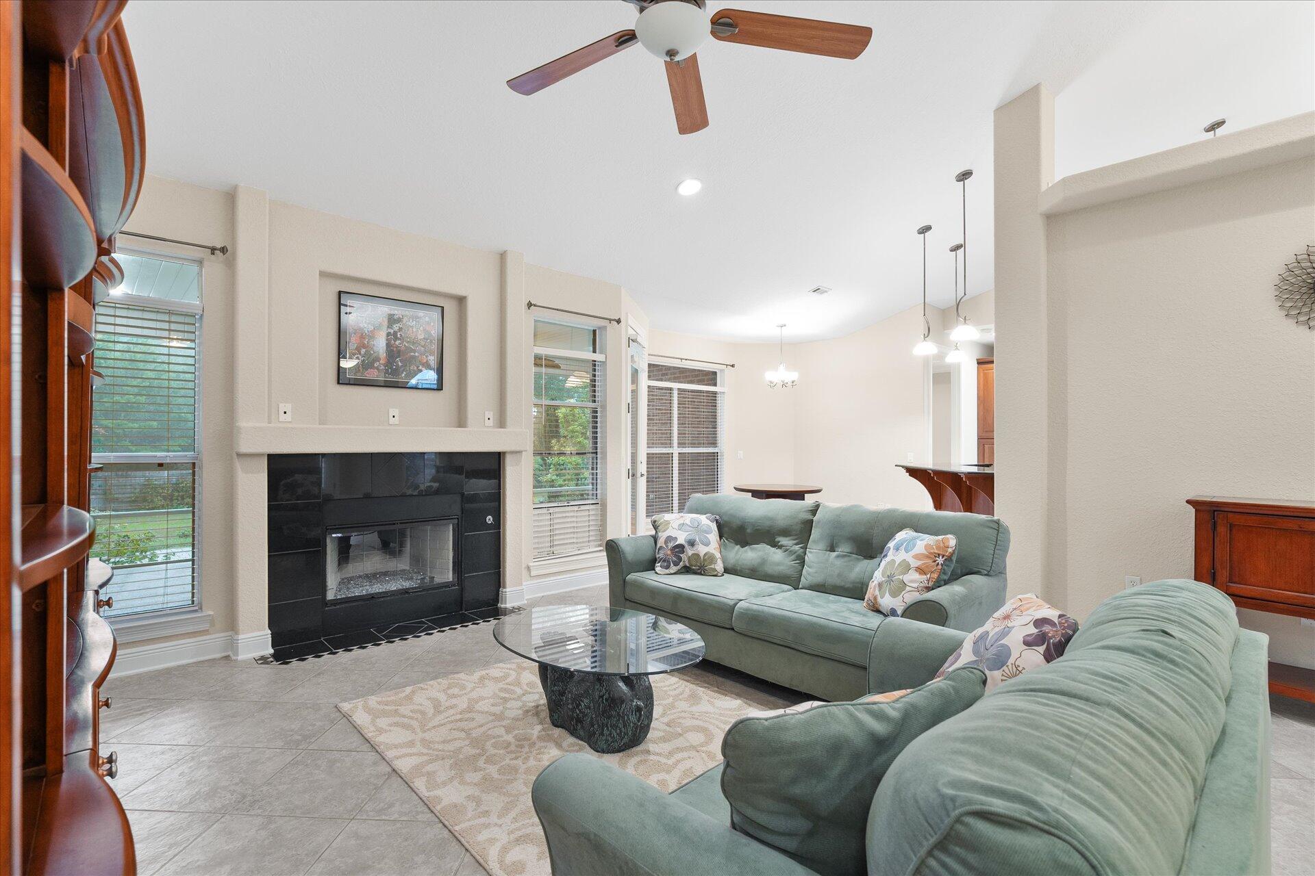 HOLLEY BY THE SEA - Residential