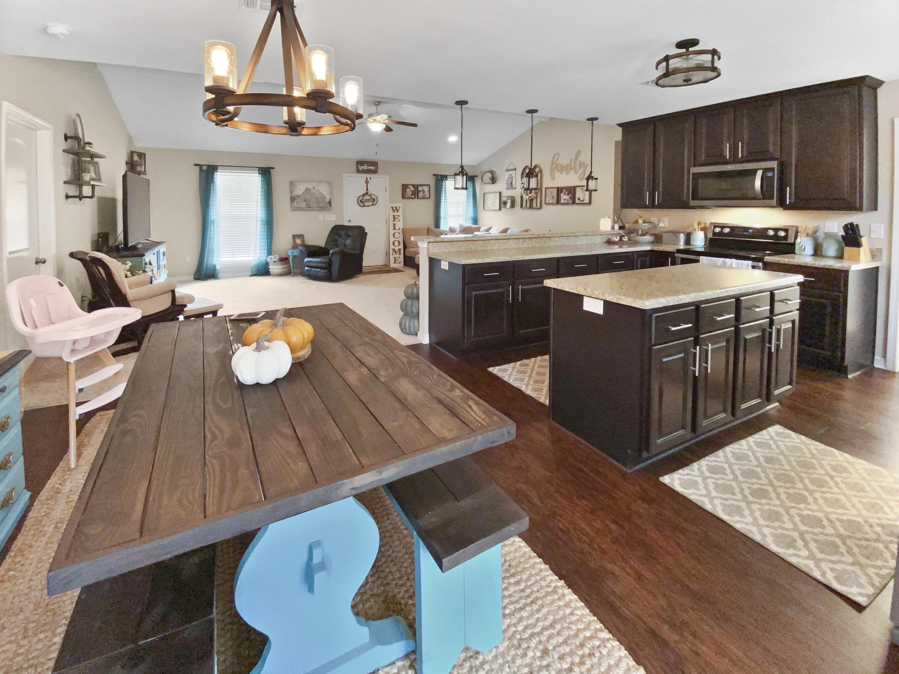 TEN LAKE ESTATES UNIT 1 - Residential