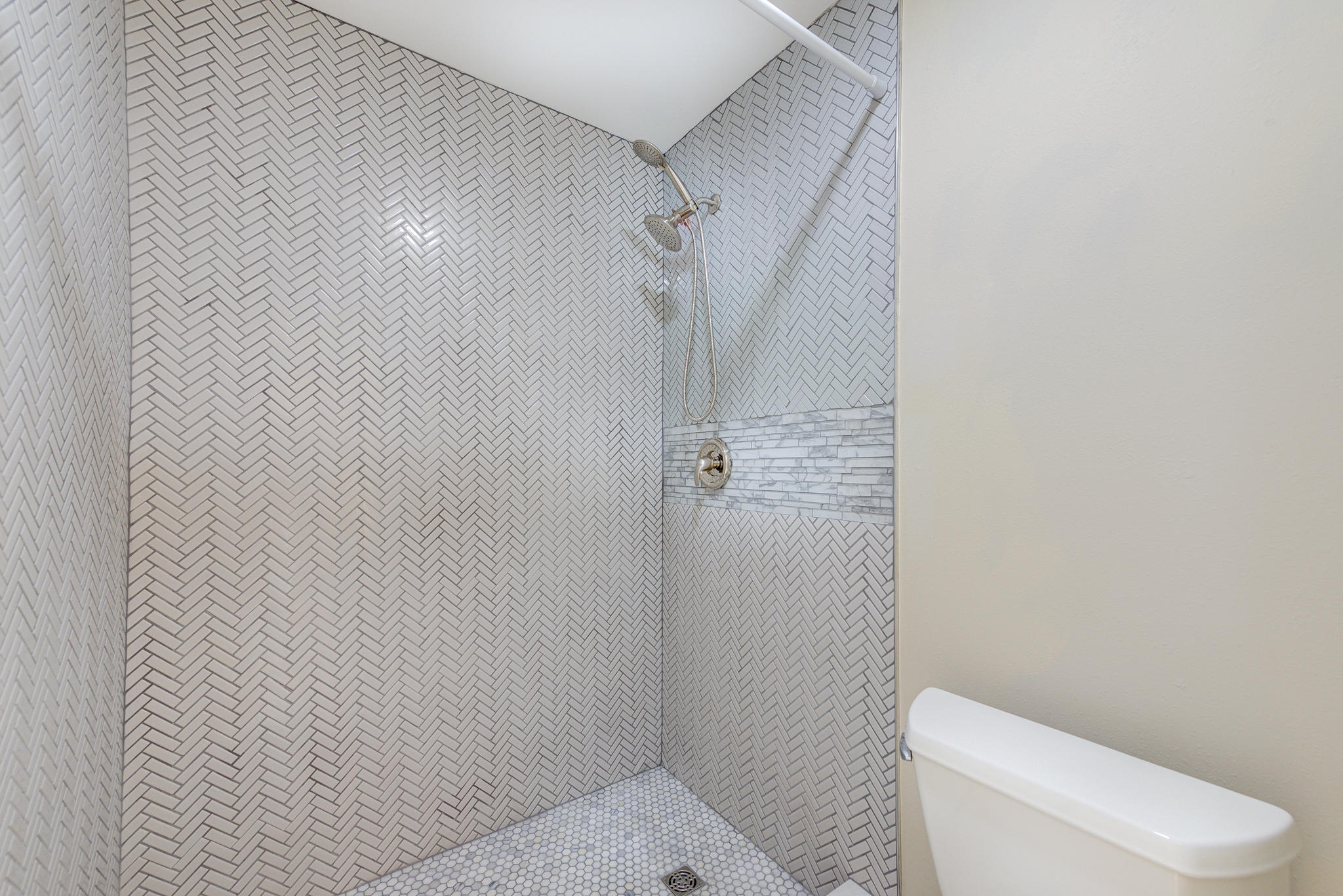 TANGLEWOOD S/D 1ST ADDN - Residential