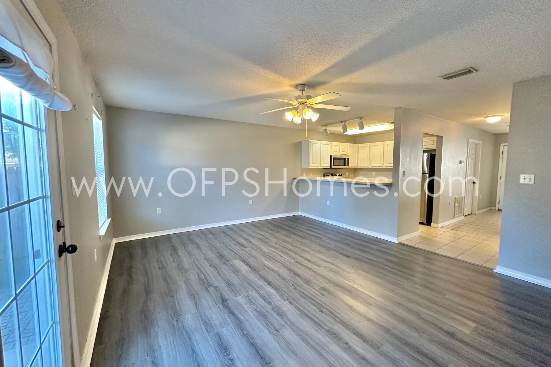 OAK PARK TOWNHOMES - Residential Lease