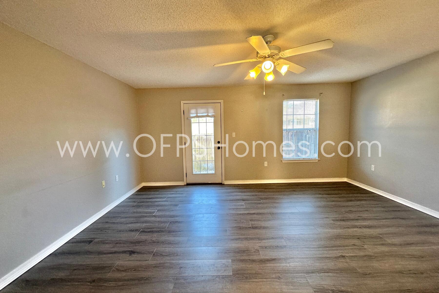 OAK PARK TOWNHOMES - Residential Lease