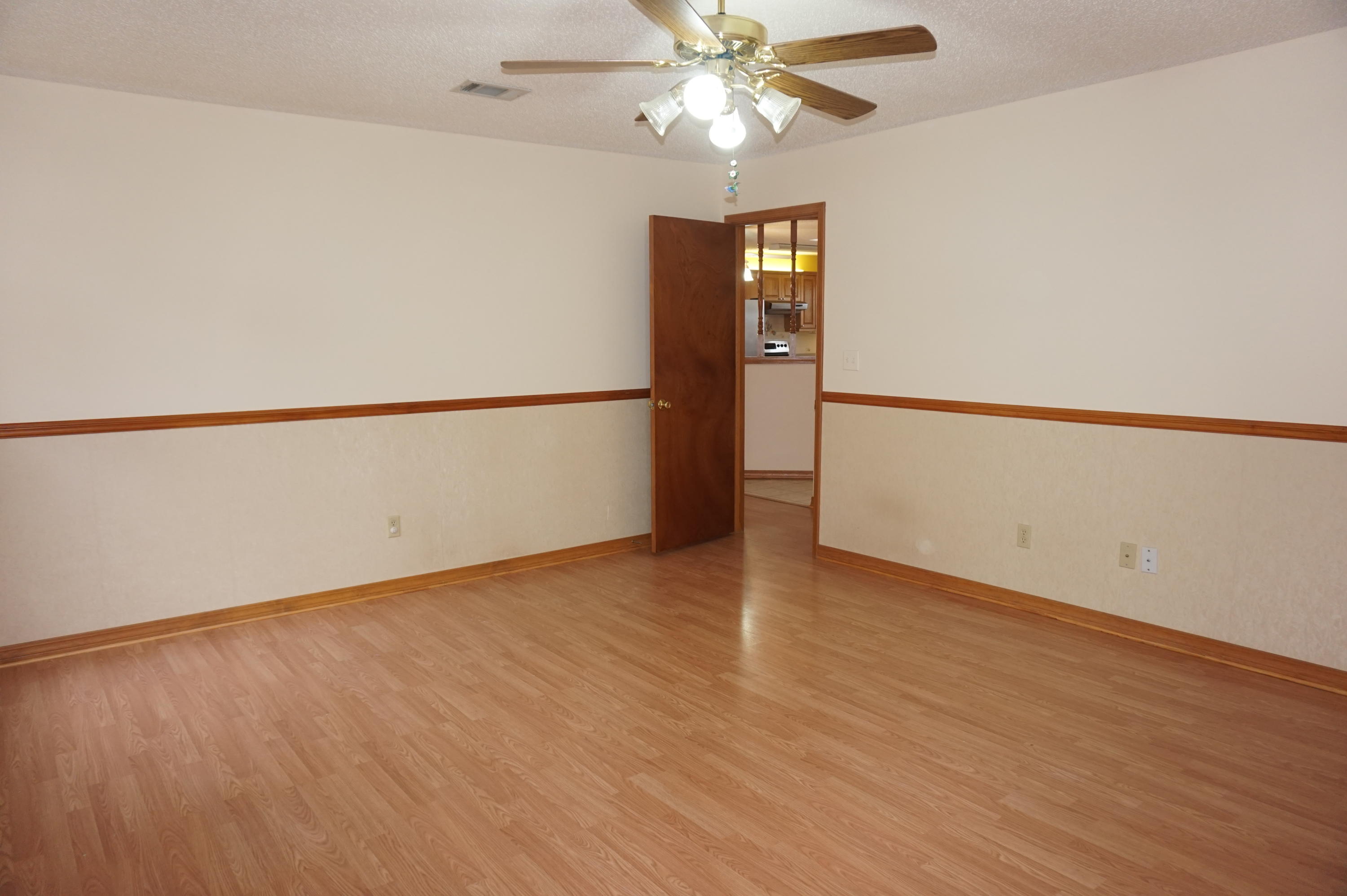 COUNTRYVIEW EST 4TH PH II LOT 8 - Residential