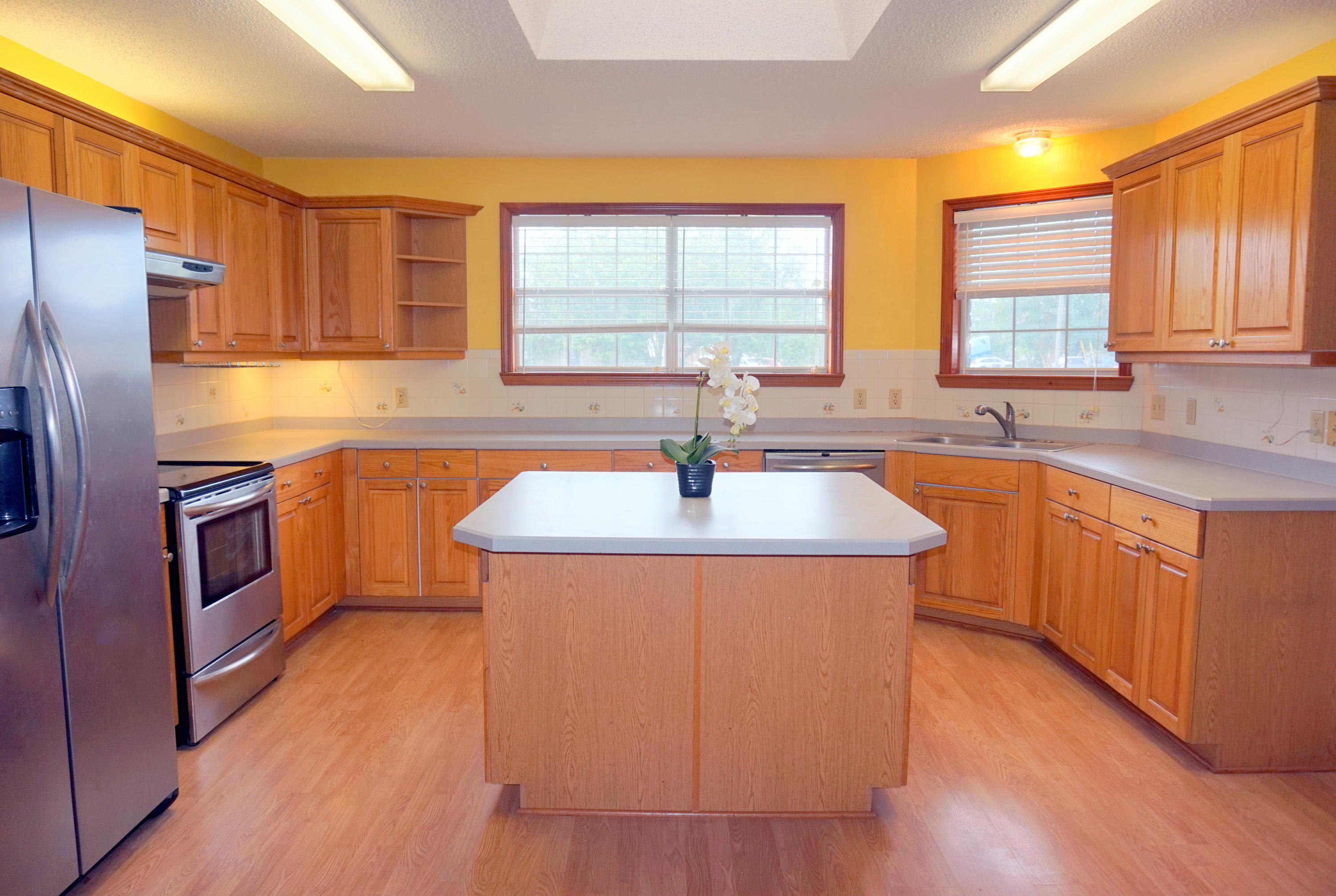 COUNTRYVIEW EST 4TH PH II LOT 8 - Residential