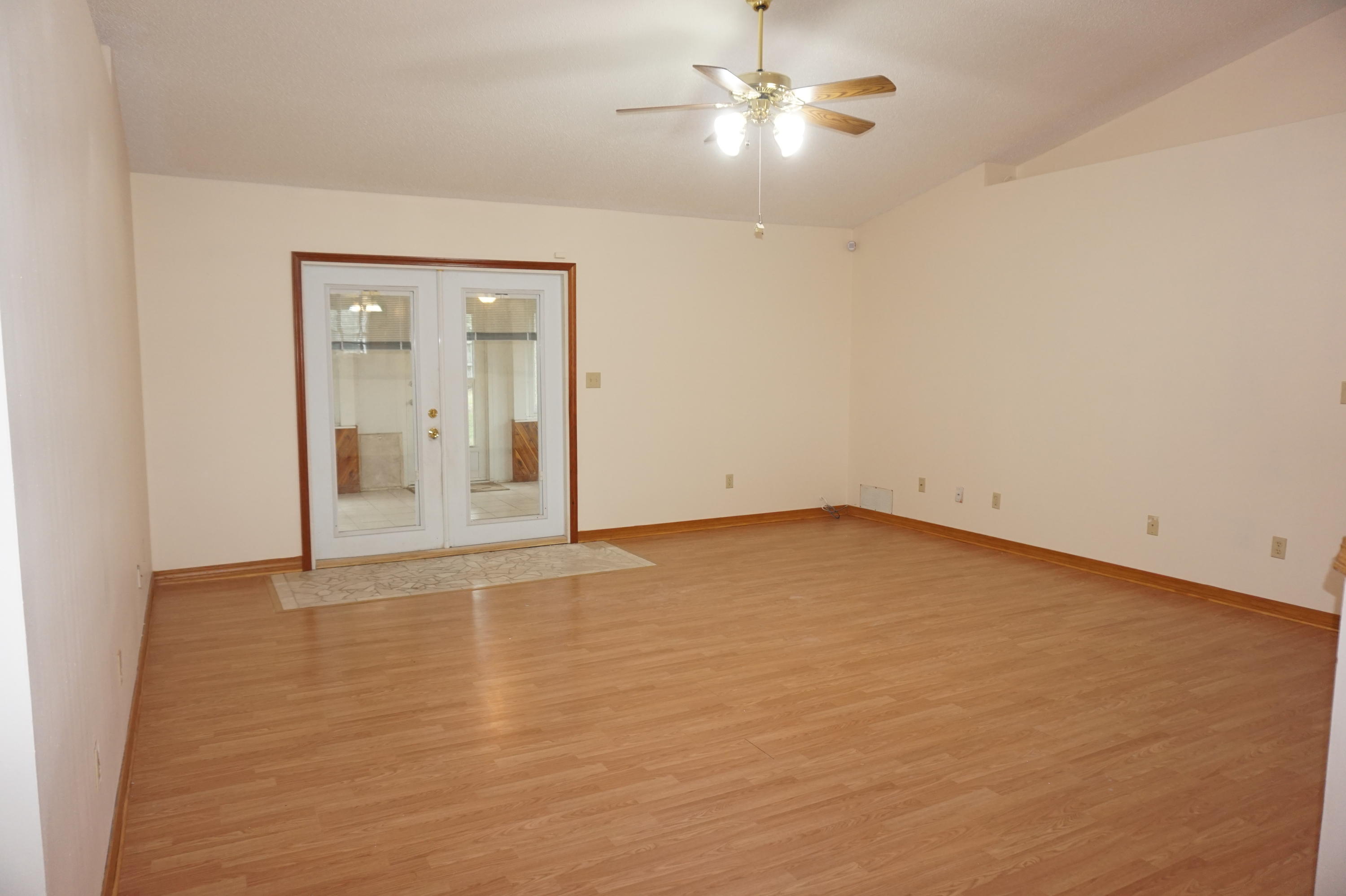 COUNTRYVIEW EST 4TH PH II LOT 8 - Residential