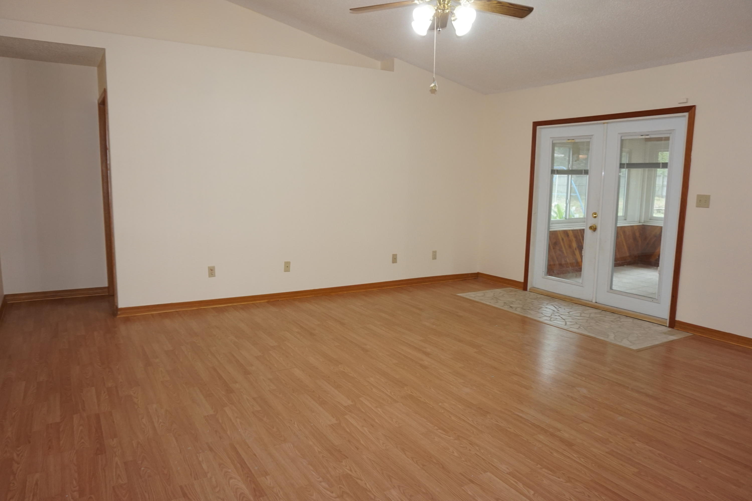 COUNTRYVIEW EST 4TH PH II LOT 8 - Residential