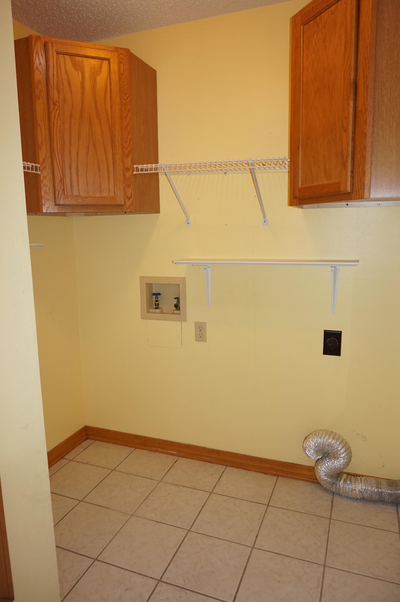 COUNTRYVIEW EST 4TH PH II LOT 8 - Residential