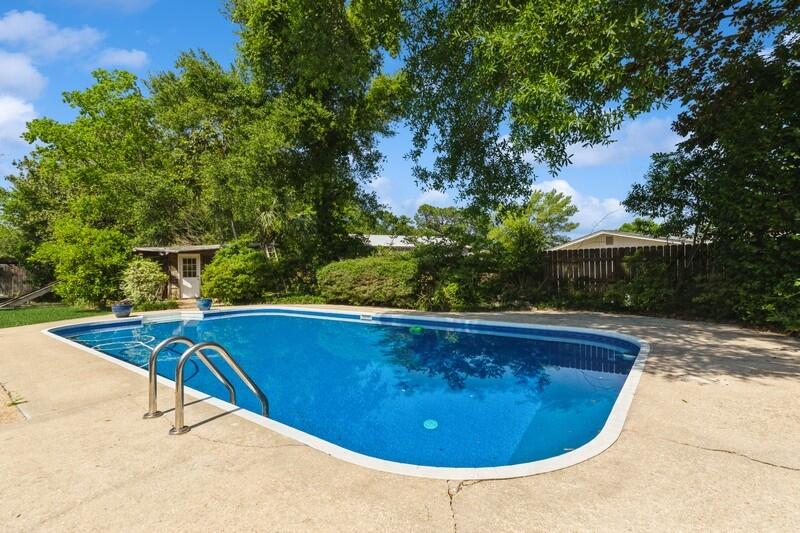 KENWOOD 2ND ADD LOT 30 BLK D - Residential