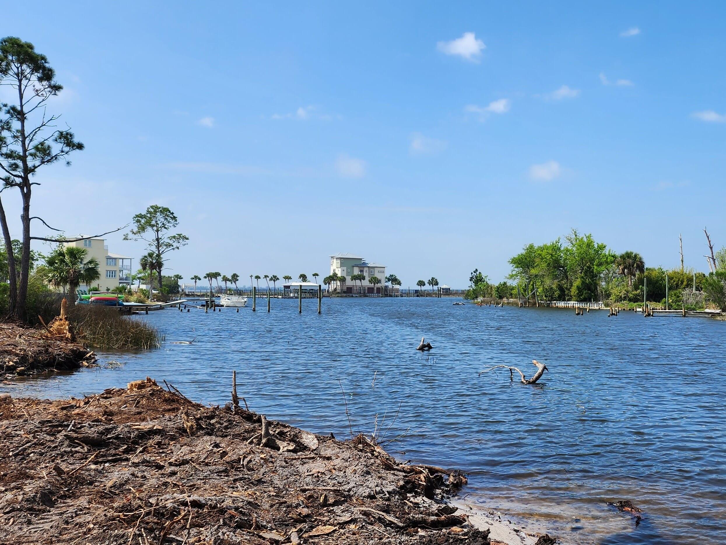 EAST BAY PARK - Land
