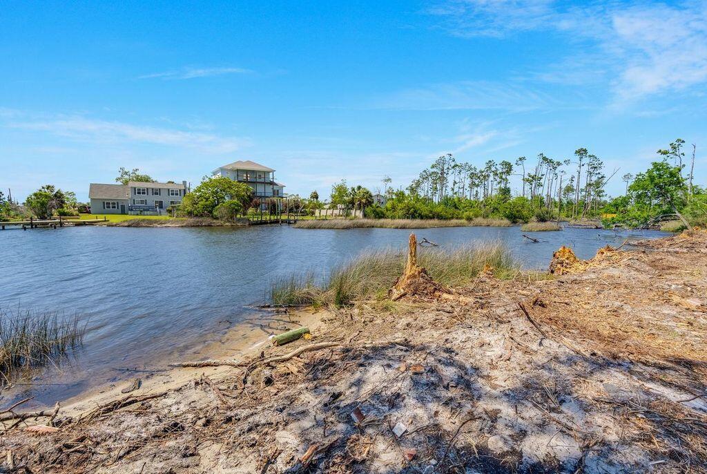 EAST BAY PARK - Land