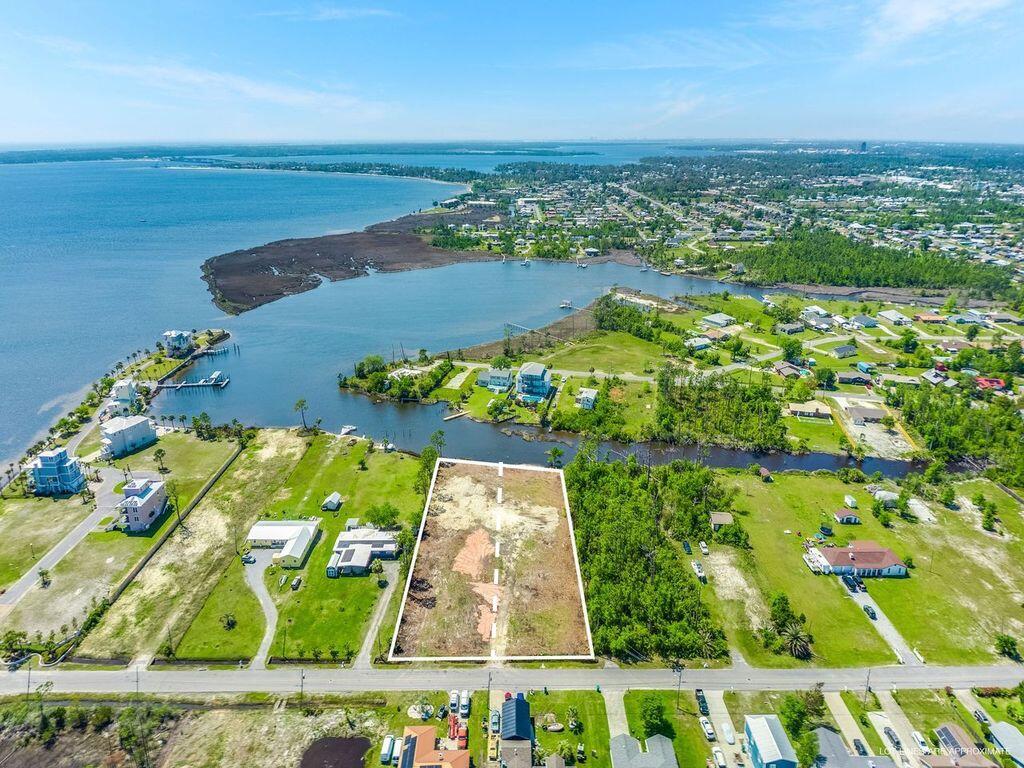EAST BAY PARK - Land