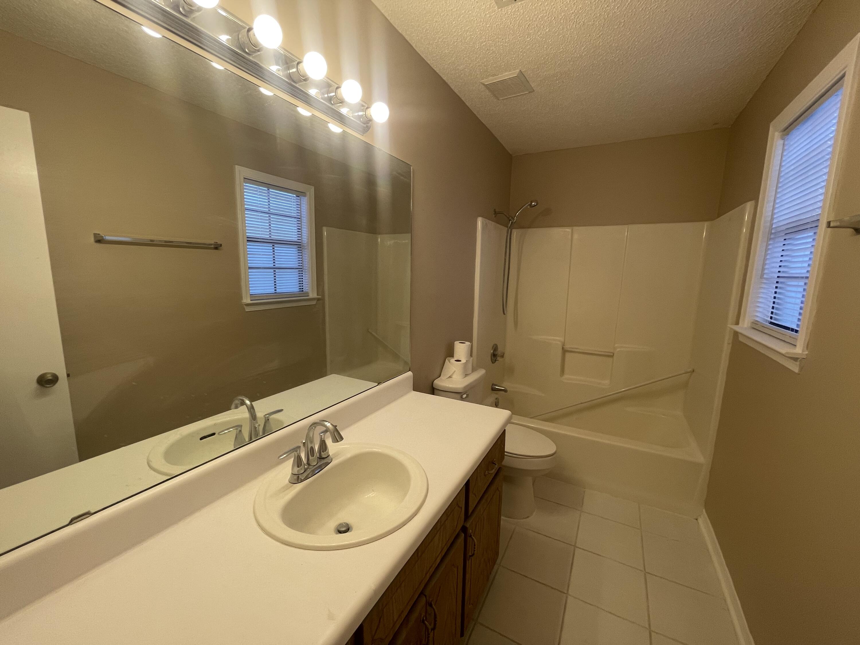 COUNTRYVIEW ESTATES 3RD ADDN - Residential Lease