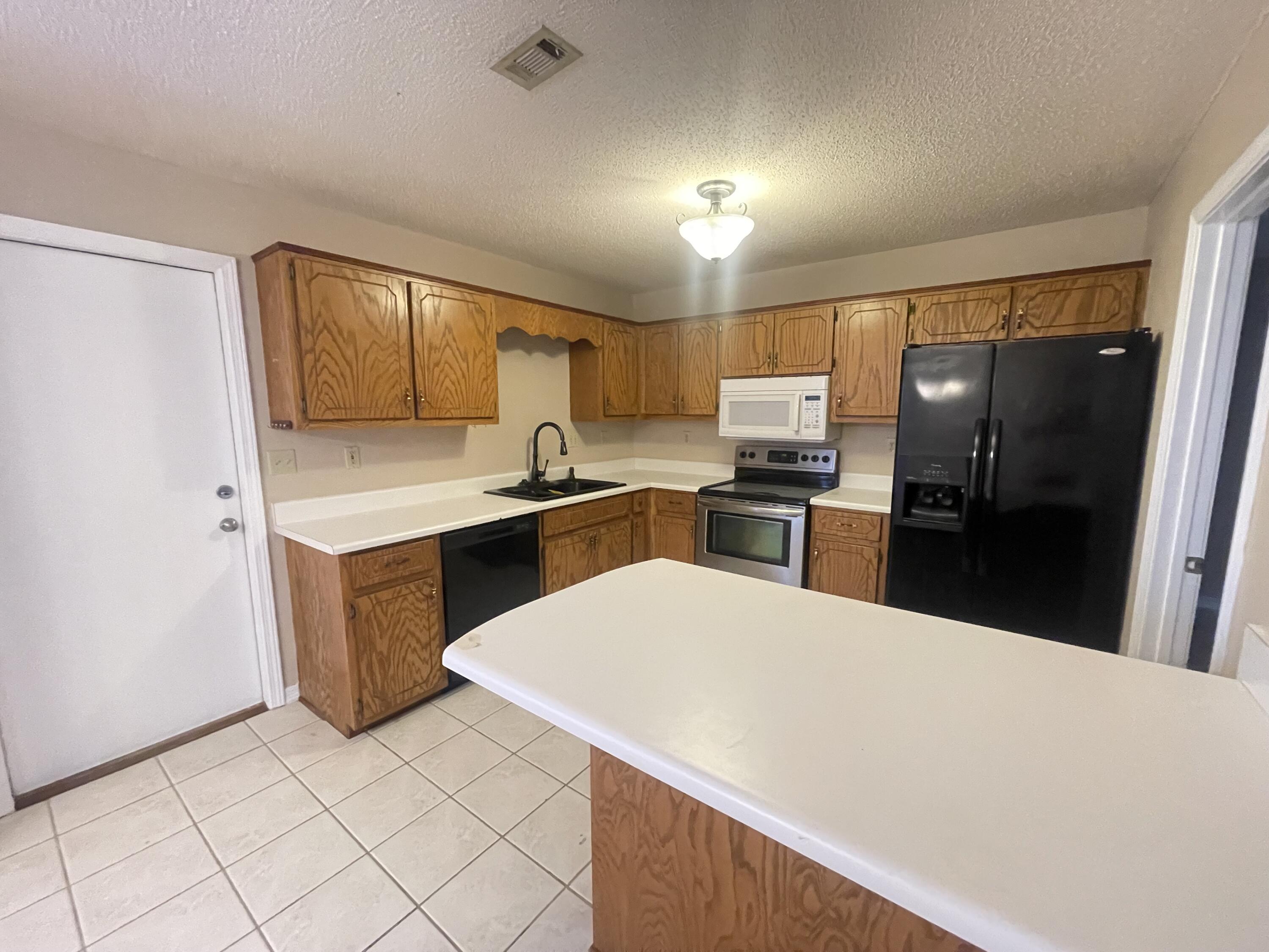 COUNTRYVIEW ESTATES 3RD ADDN - Residential Lease