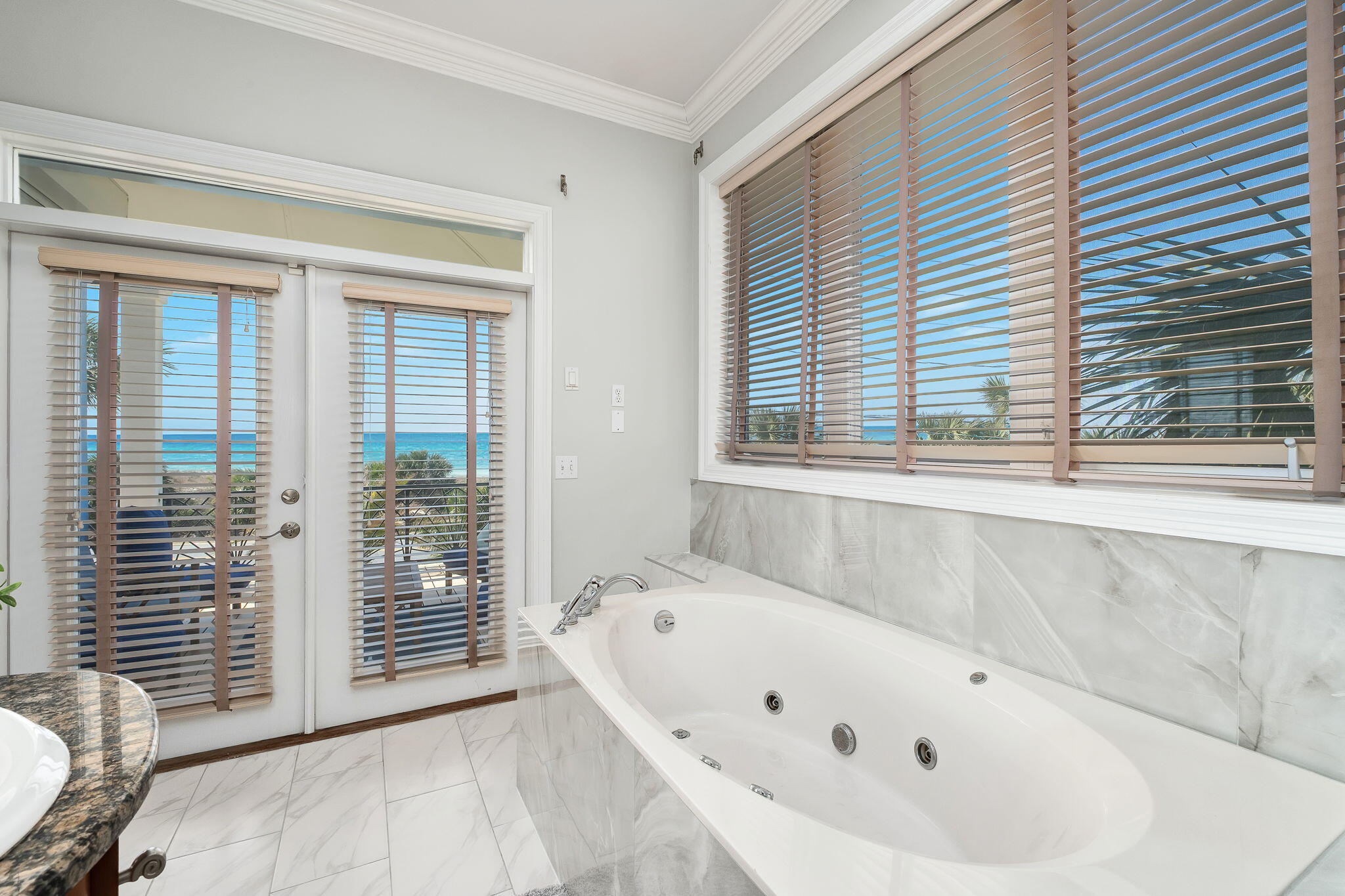 SANTA MONICA BEACH - Residential