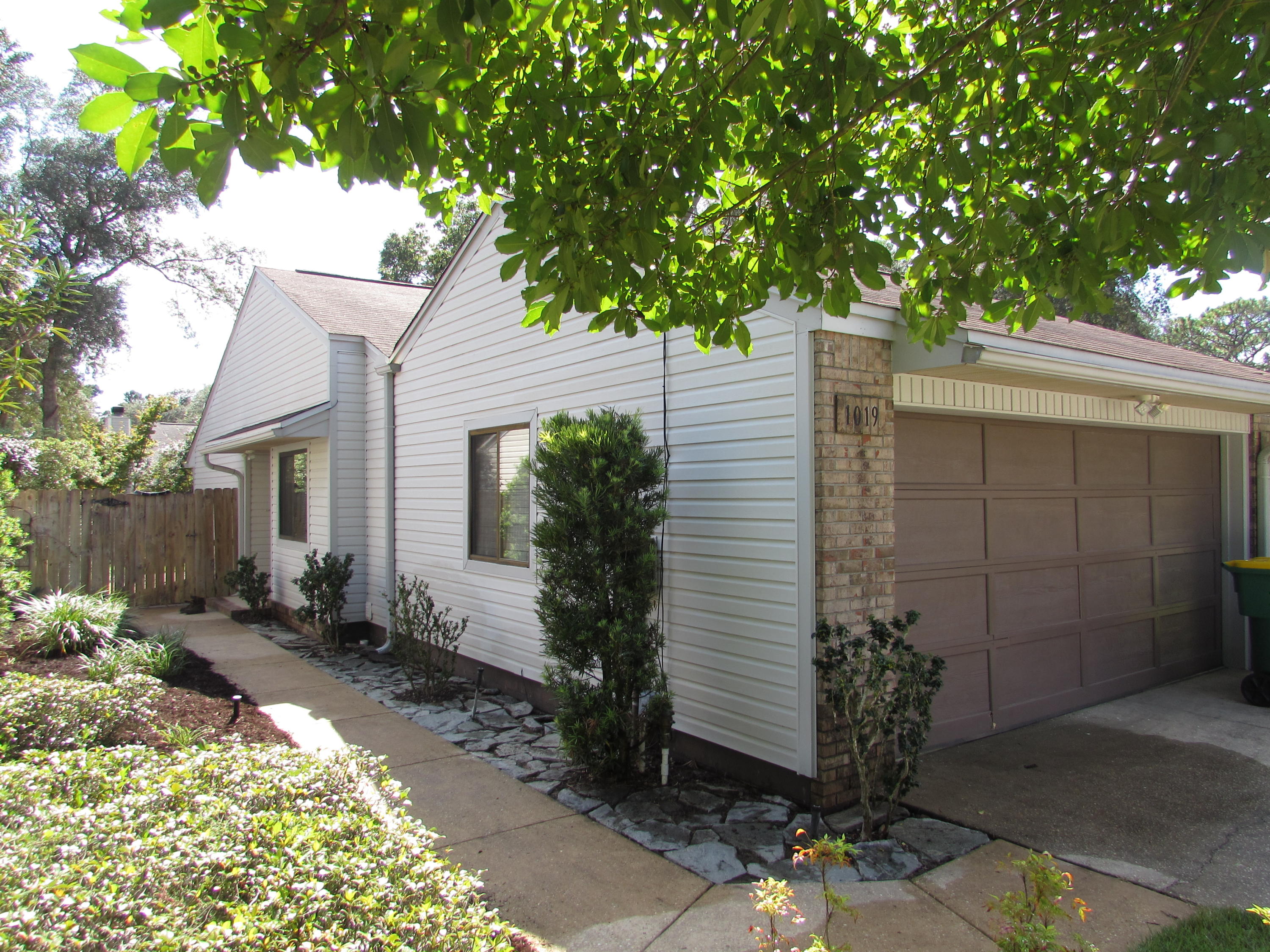 Nice 3 bedroom 2 bath 2 car garage home in Cedar Ridge Subdivision. Open Floor plan. Bamboo Laminate floors. Whole house natural gas generator wired into electric panel. Sprinkler system. Centrally located to all military bases and NWF State College. Available for rent immediately. Please call the listing agent for showing. 12 month lease, $1275.00 per month. Small pet ok with permission.NO SMOKING.