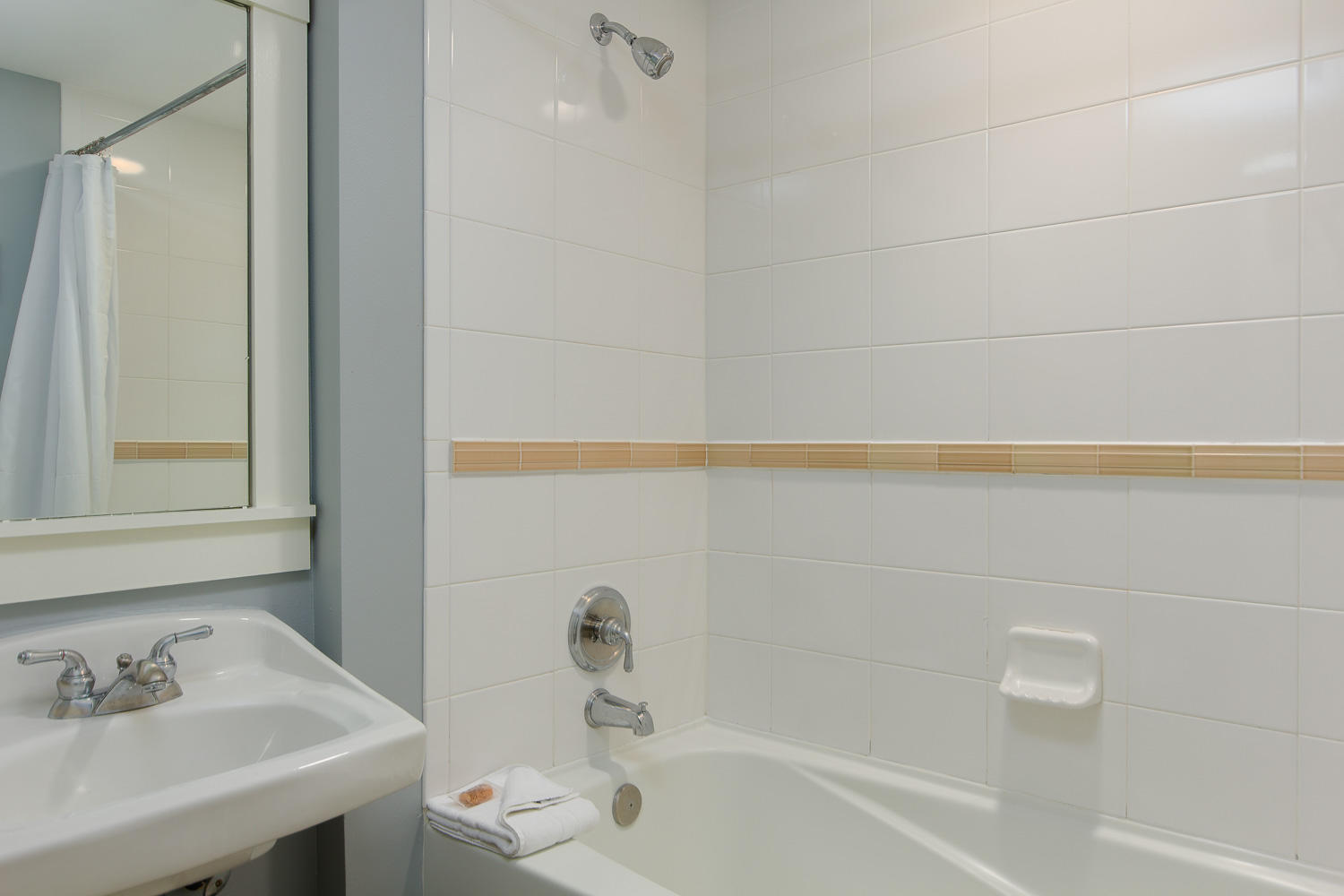 PILOT HOUSE - Residential Lease