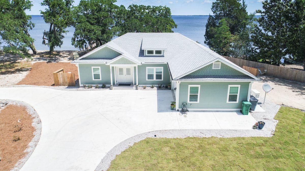 TOWN OF SANTA ROSA - Residential