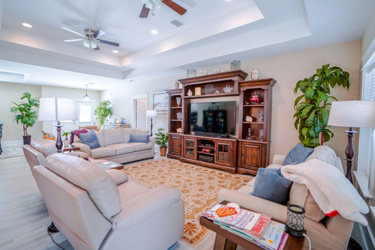 TOWN OF SANTA ROSA - Residential