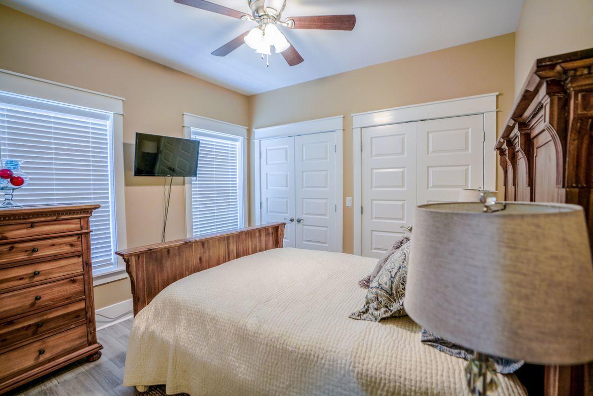 TOWN OF SANTA ROSA - Residential