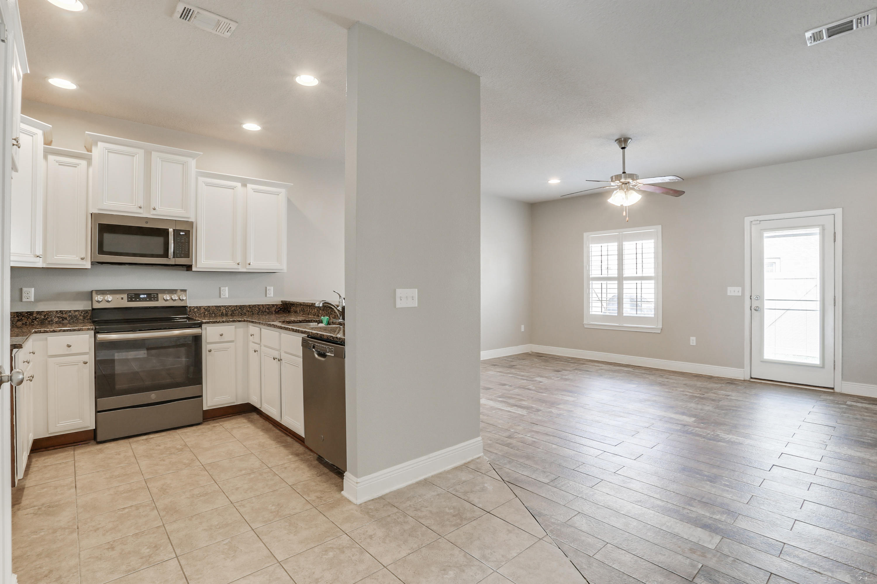 RESERVE POINTE - Residential