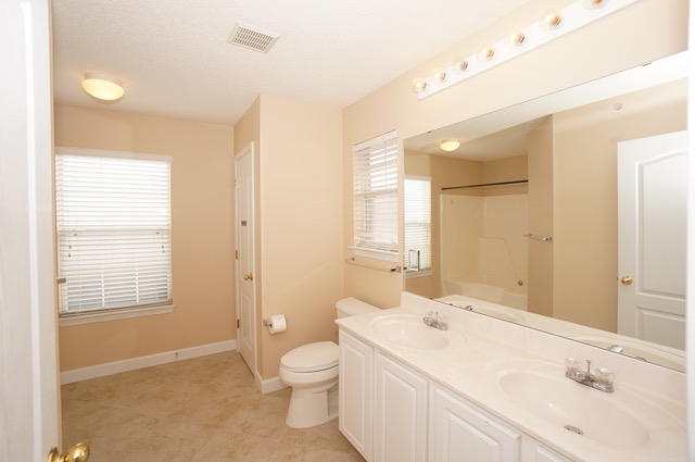 PARADISE RETREAT - Residential Lease