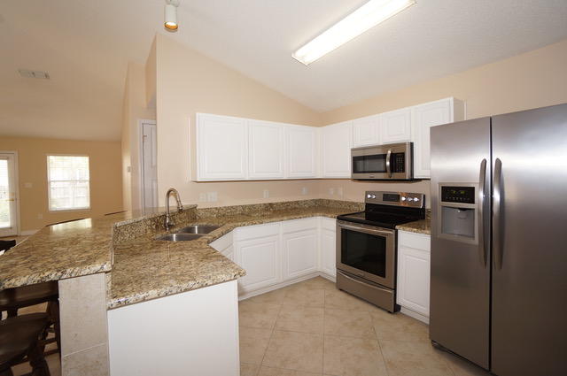 PARADISE RETREAT - Residential Lease