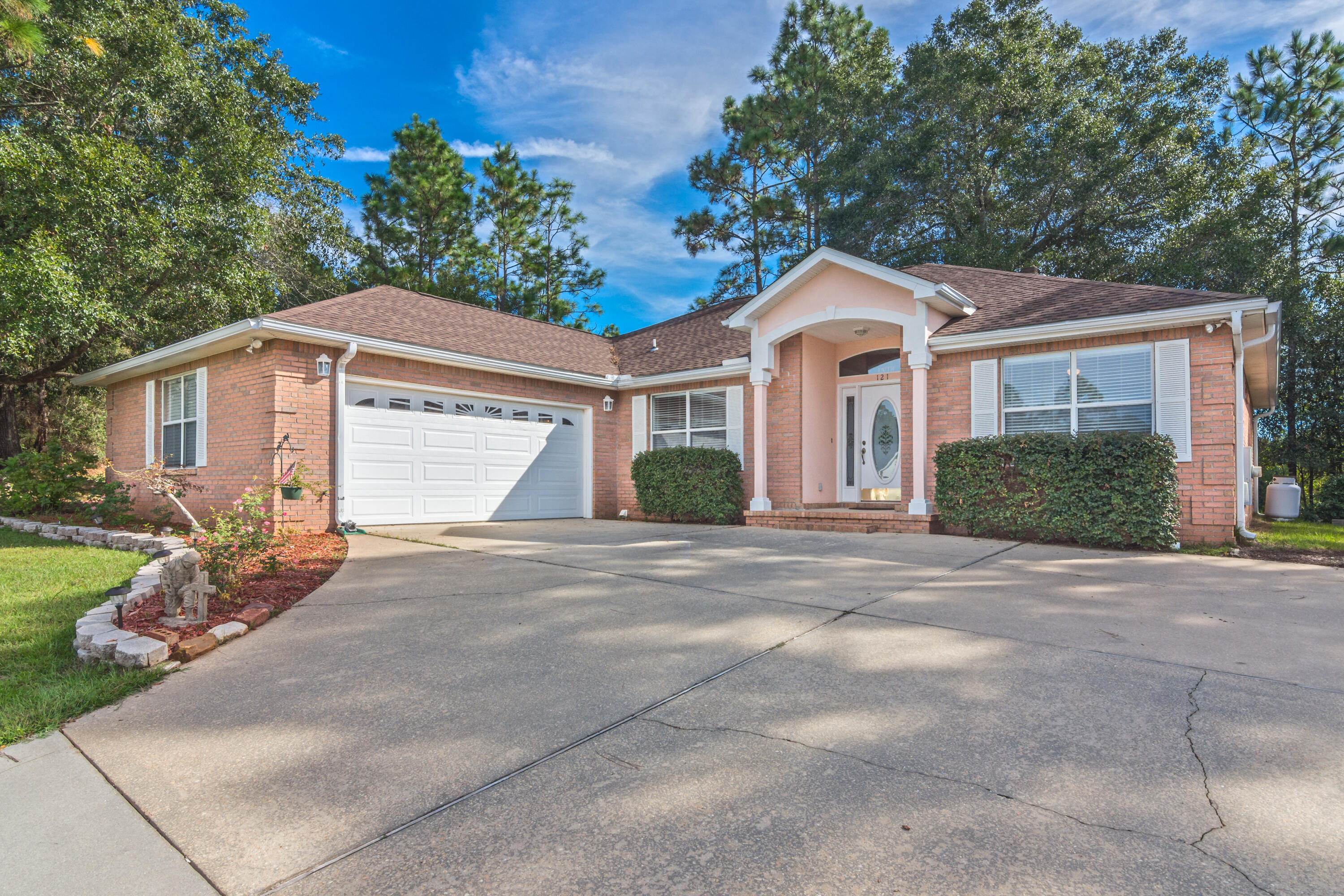 Move in ready 3 bedroom 2 bath beauty located in north Crestview ready for you to call it home! Spacious living room and separate formal dining area ready to entertain your family and friends just in time for the holiday season. The kitchen boasts ample cabinet and counter space to meet all your cooking needs. Split floor plan allows for privacy as you retreat to your large master bedroom. The master bath has dual vanity, soaking tub and separate shower. Side entry 2 car garage, 2020 Roof, HVAC is about 5 years old. Schedule your showing today!
