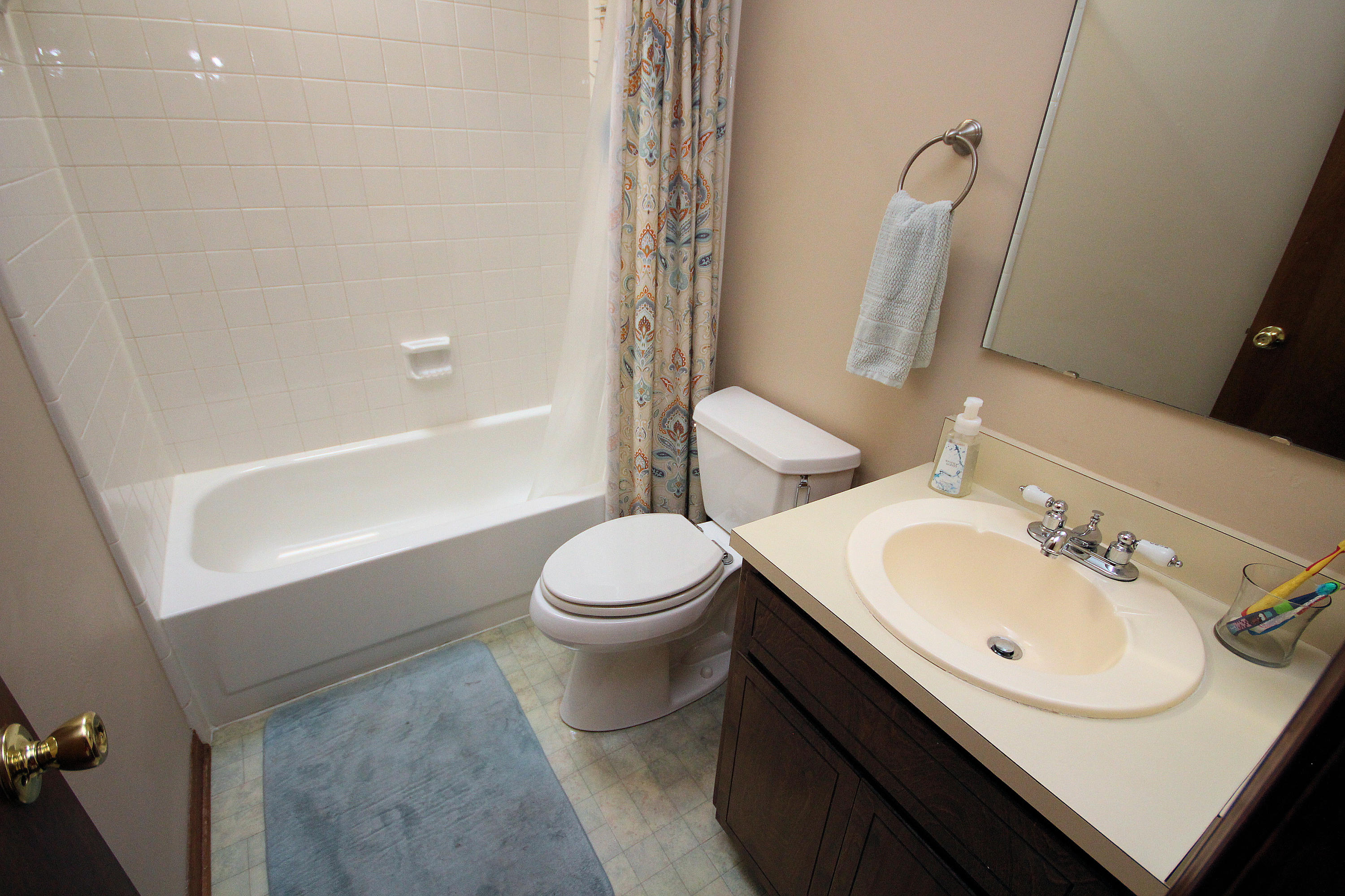 MARY ESTHER MANOR - Residential