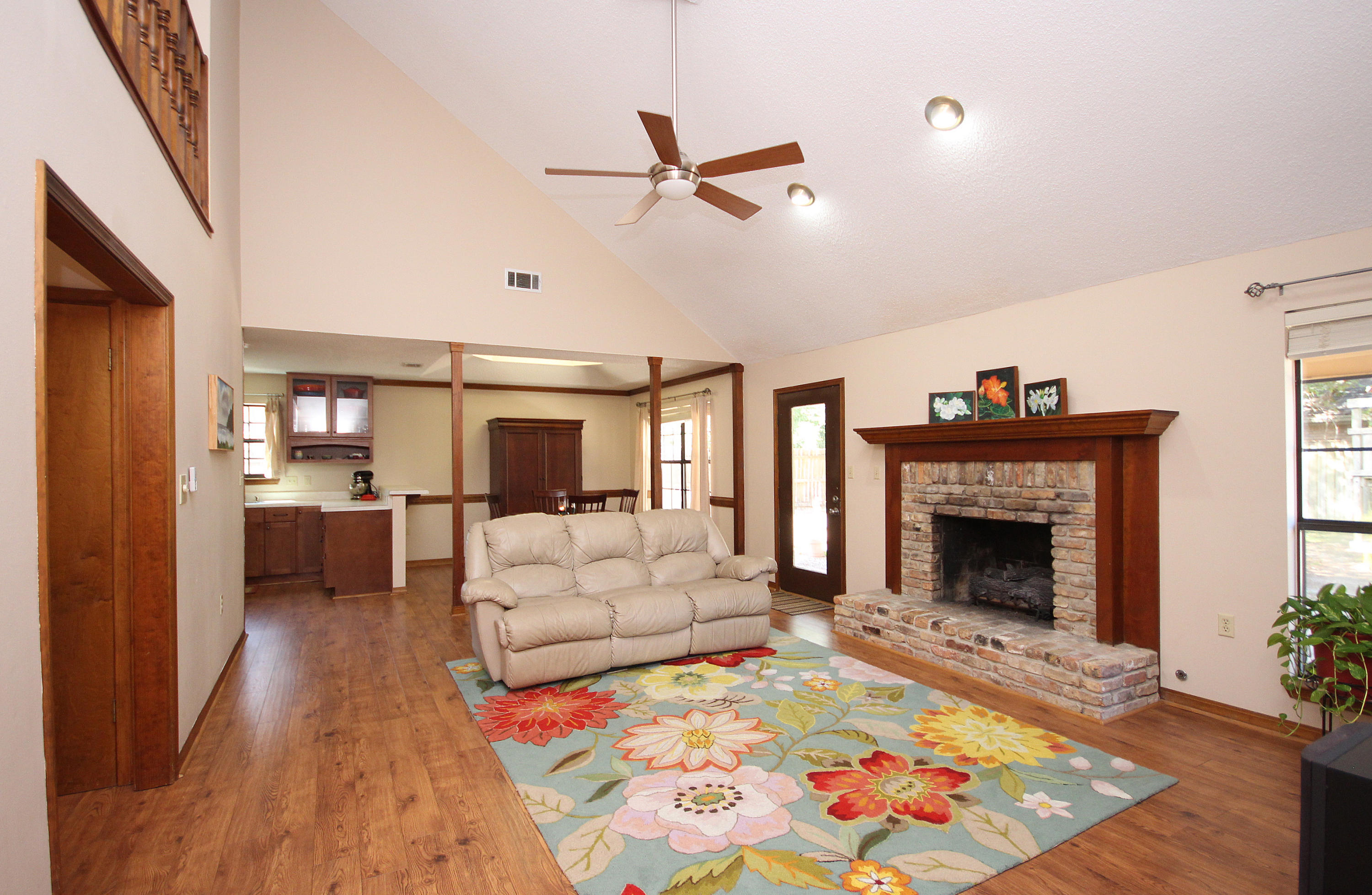 MARY ESTHER MANOR - Residential