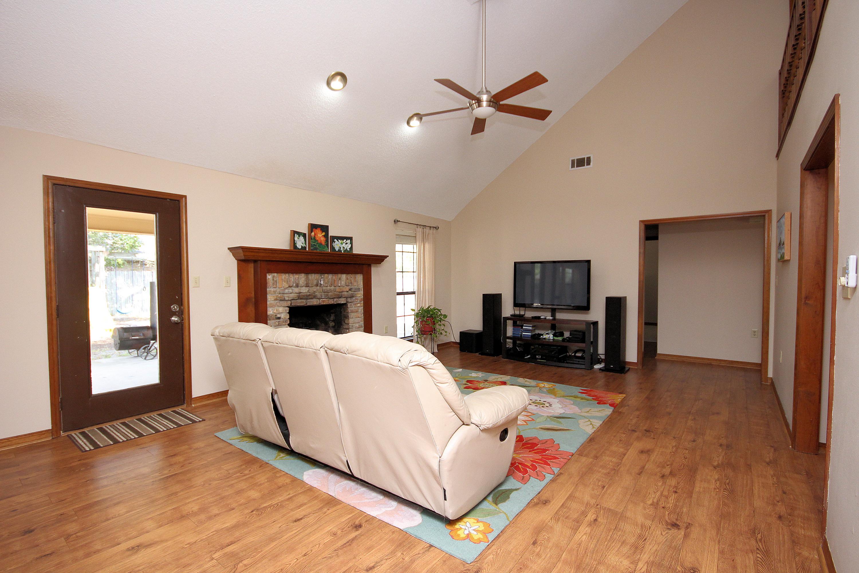 MARY ESTHER MANOR - Residential