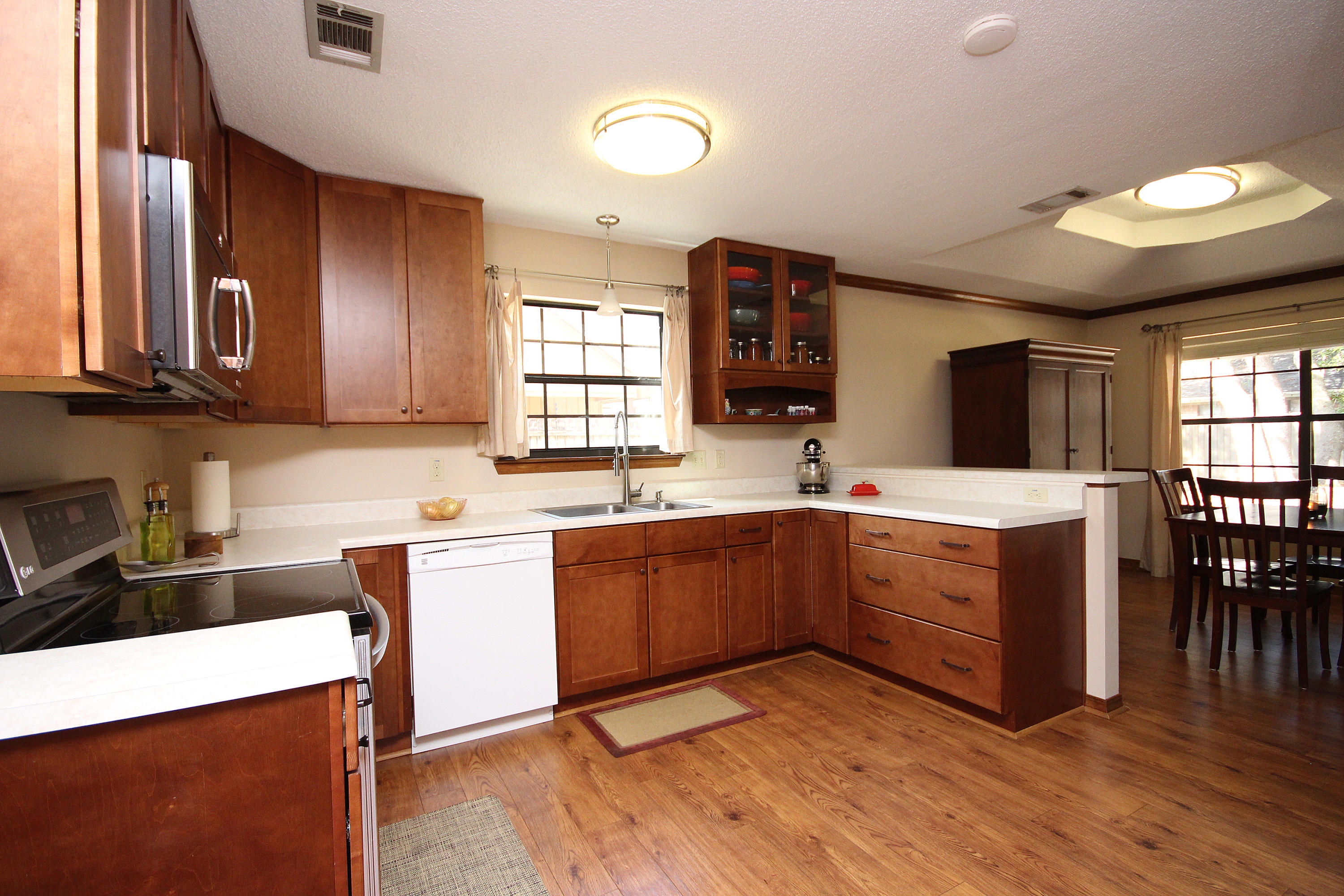 MARY ESTHER MANOR - Residential