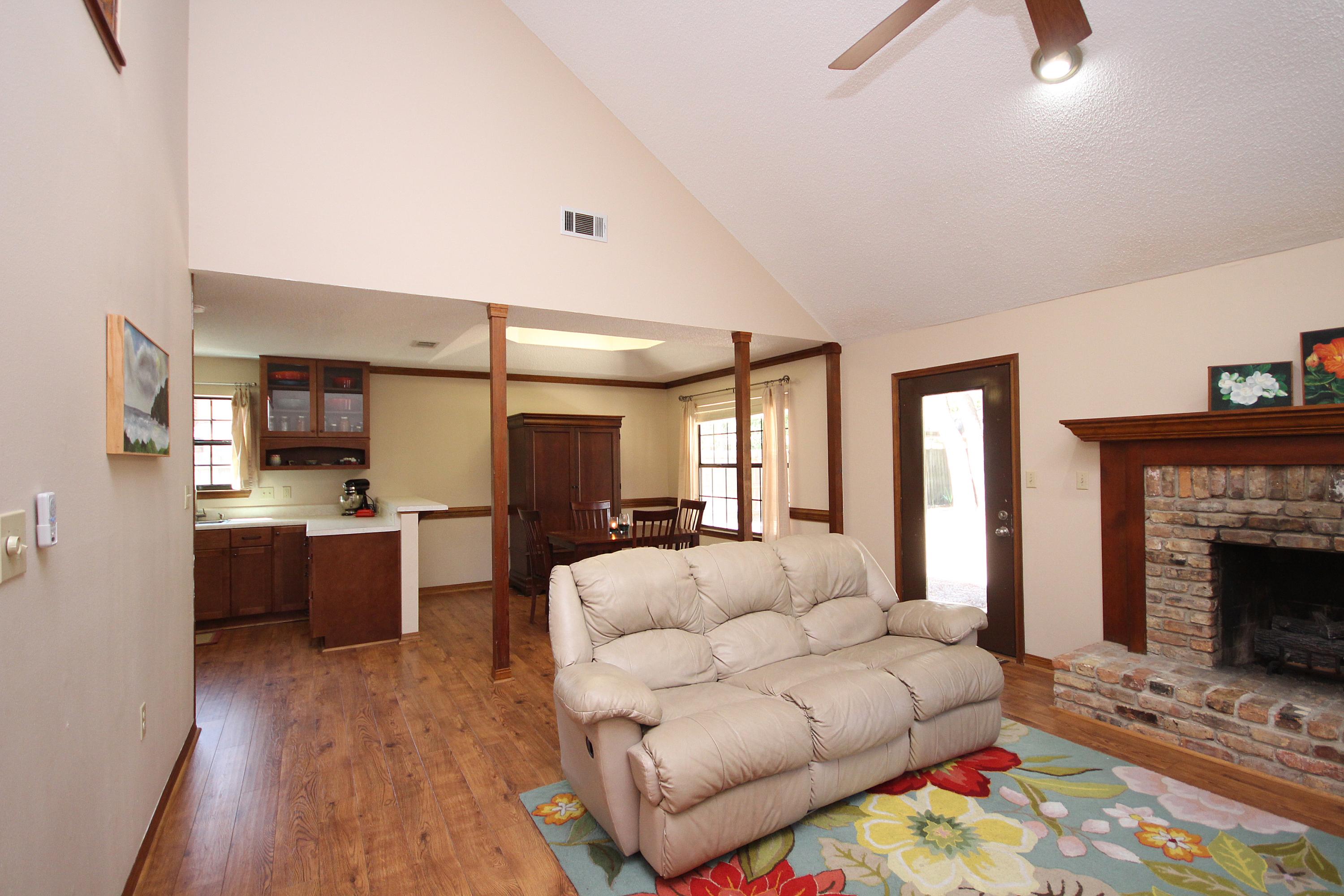 MARY ESTHER MANOR - Residential