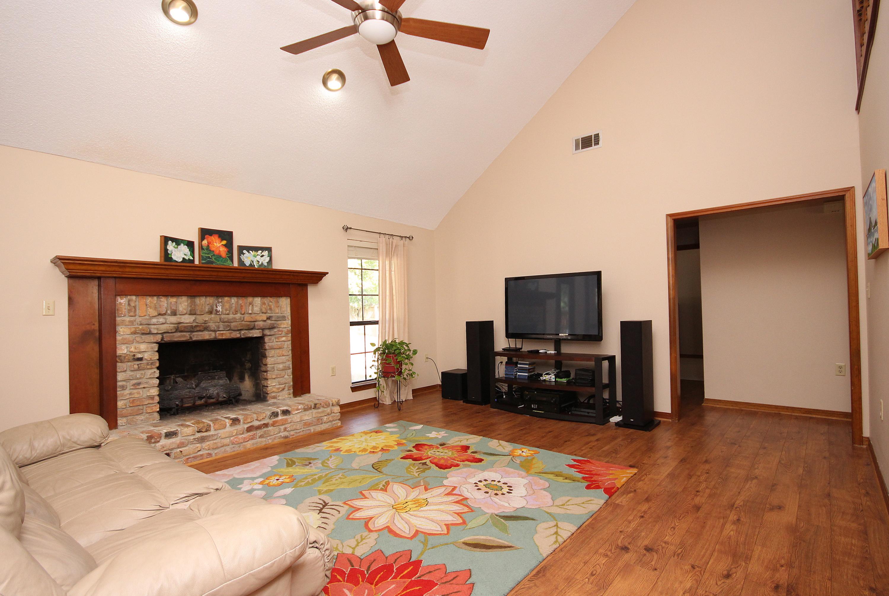 MARY ESTHER MANOR - Residential