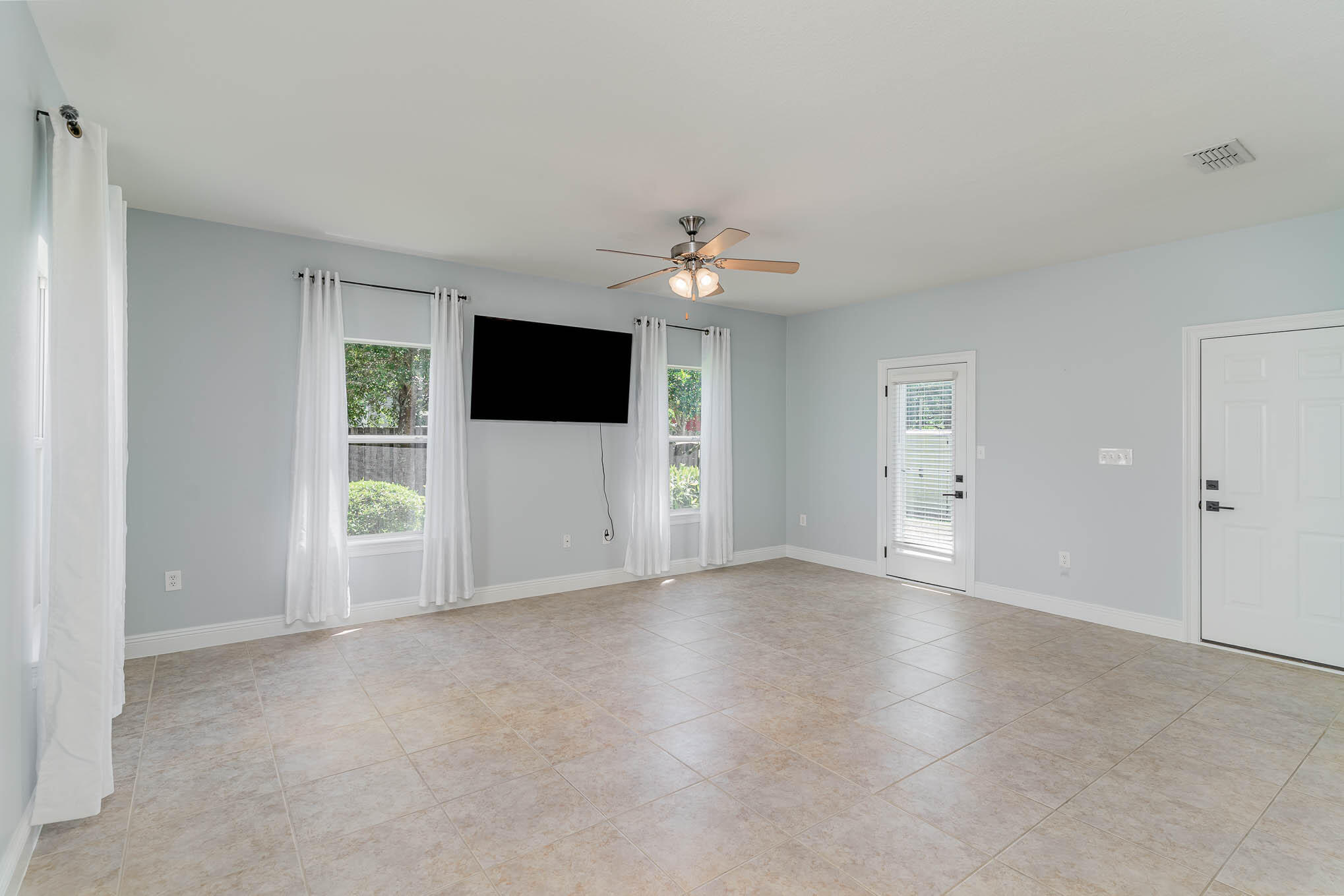 EAGLE BAY - Residential Lease