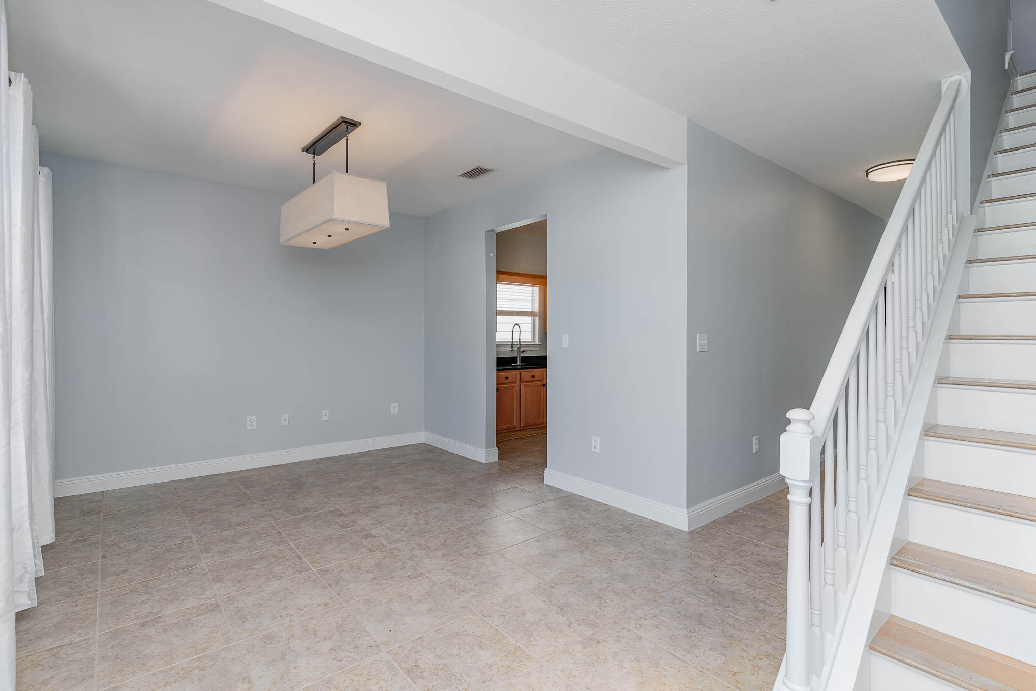 EAGLE BAY - Residential Lease