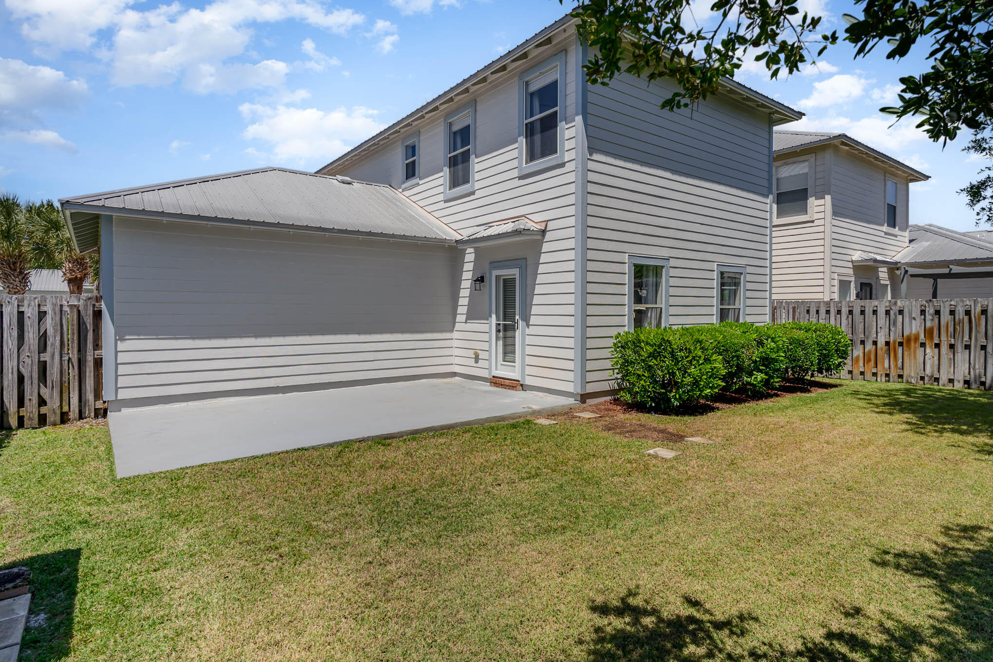 EAGLE BAY - Residential Lease