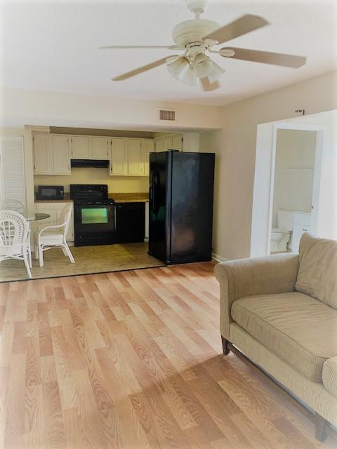 Vacant 1 Bedroom, 1 1/2 bath, partially furnished. First Floor easy access, on the lake side. Centrally located in the Heart of Destin. Close to Beaches, Restaurants, Shopping & Entertainment, Amenities include: 3 Pools, Tennis, Out Door Grills, Community Room, Buyer to verify any & all dimensions