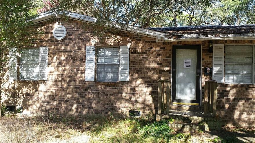 Nice starter home or investment property. Home is situated in a great location, close to Eglin AFB and just minutes away from shopping and golf. Good sized fenced yard with mature trees. Home needs some minor repairs, but in good overall shape.