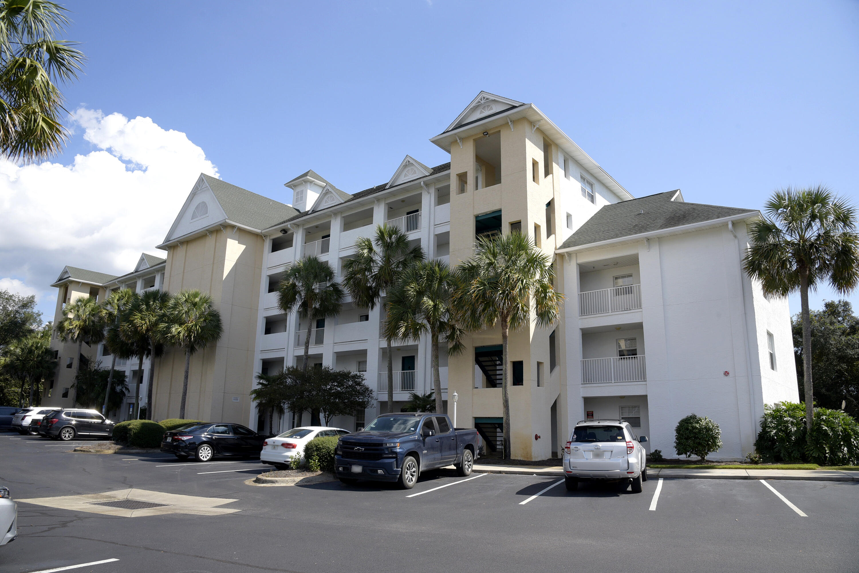 FLORIDA CLUB - Residential Lease